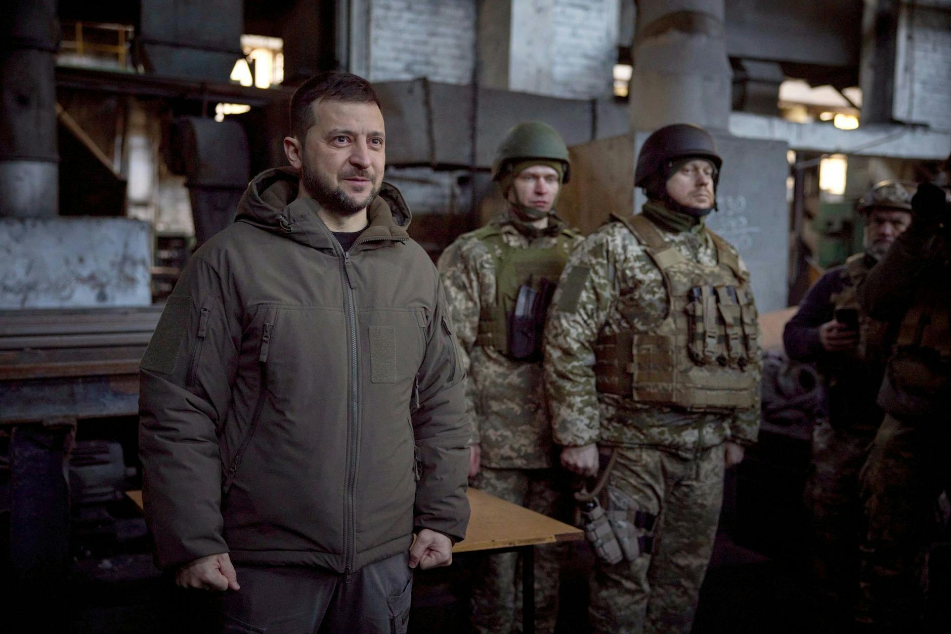 Der ukrainische Präsident Wolodymyr Selenskyj hat am Dienstag die Stadt Bachmut besucht. 