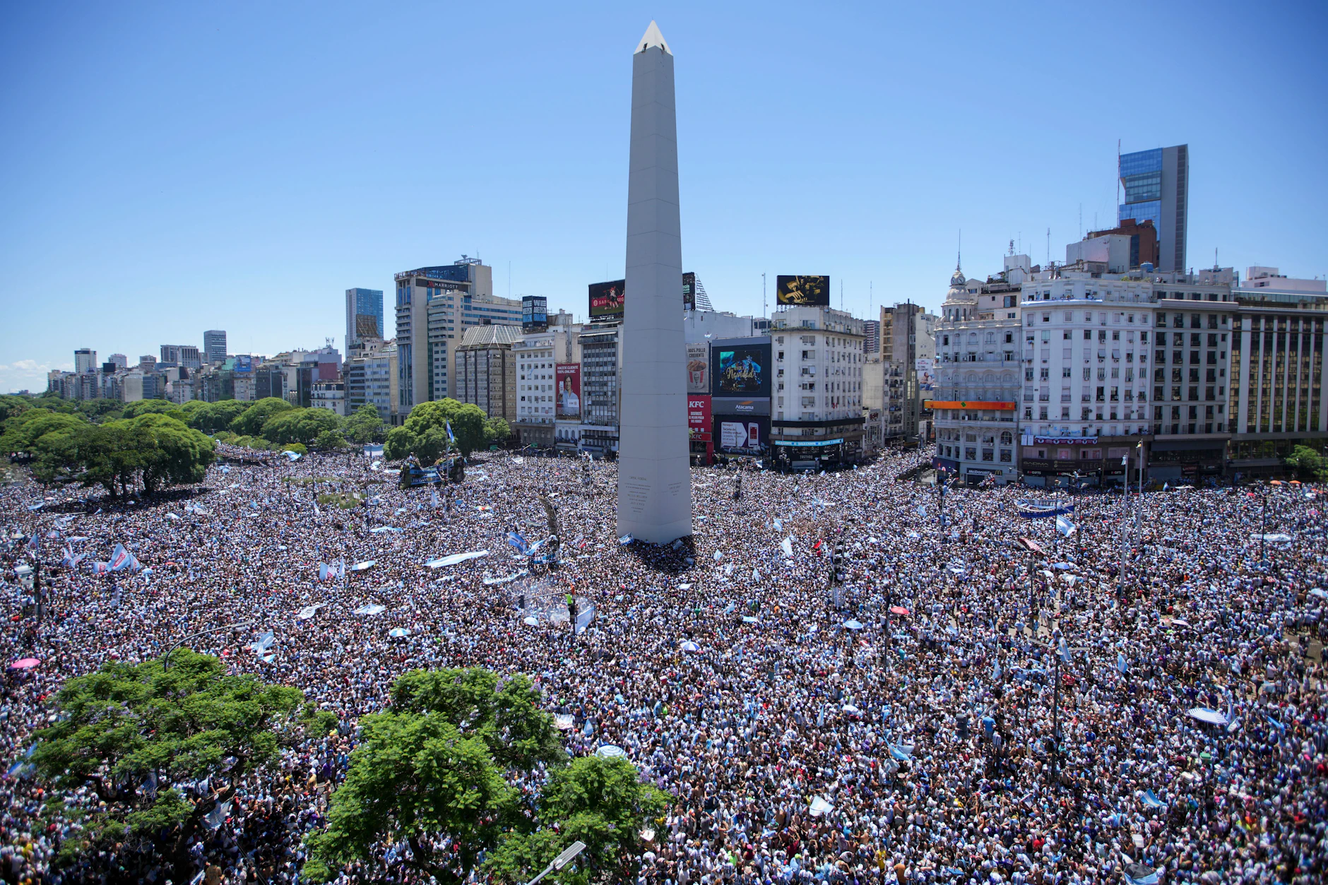 Dos millones de personas se reunieron en el obelisco de Buenos Aires el martes.