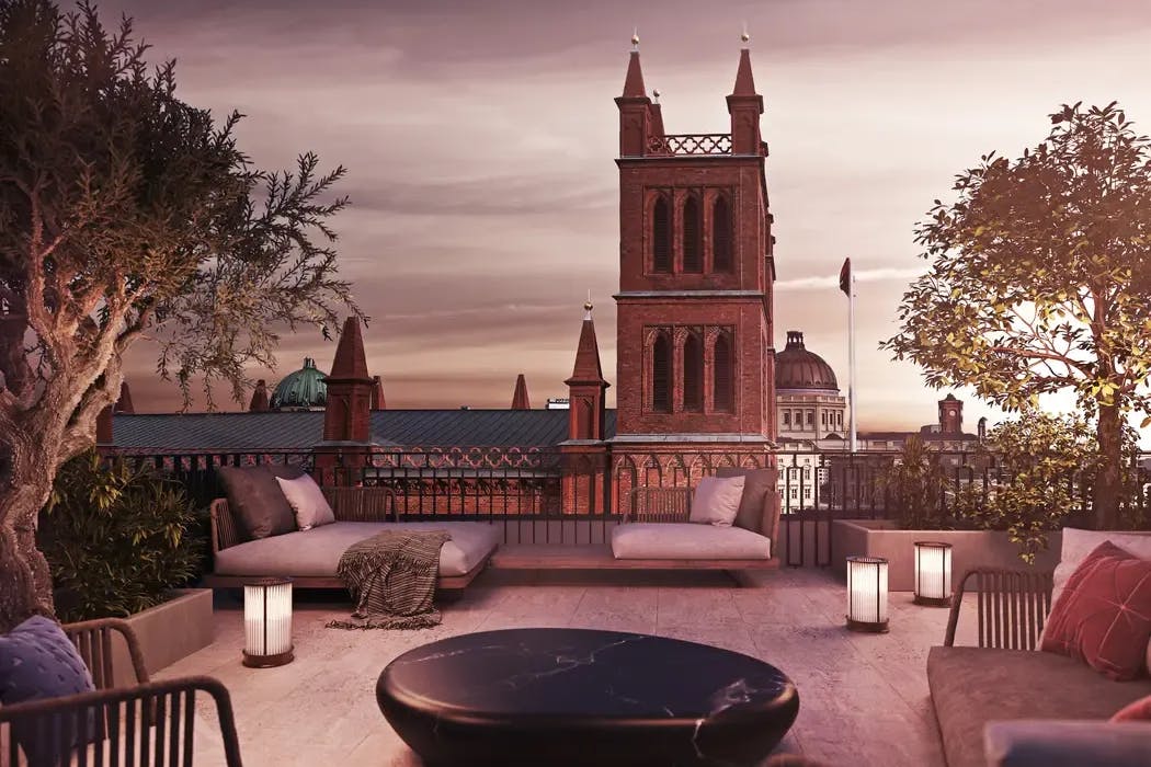 Mit Blick auf die Friedrichswerdersche Kirche und die Kuppel des Humboldt-Forums: Die teuerste Wohnung Deutschlands liegt in Berlin-Mitte.