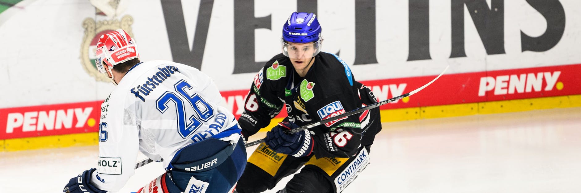 Das 2:4 gegen Schwenningen am Freitag war das letzte Spiel für Brendan Guhle (r.) im Trikot der Eisbären Berlin.