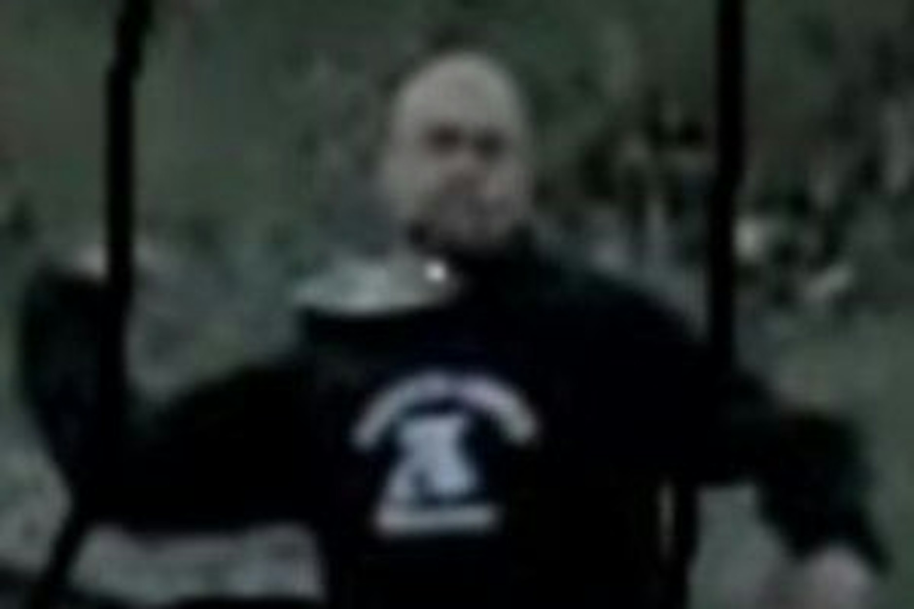 Die Bundespolizei in Berlin fahndet nach diesem Mann.