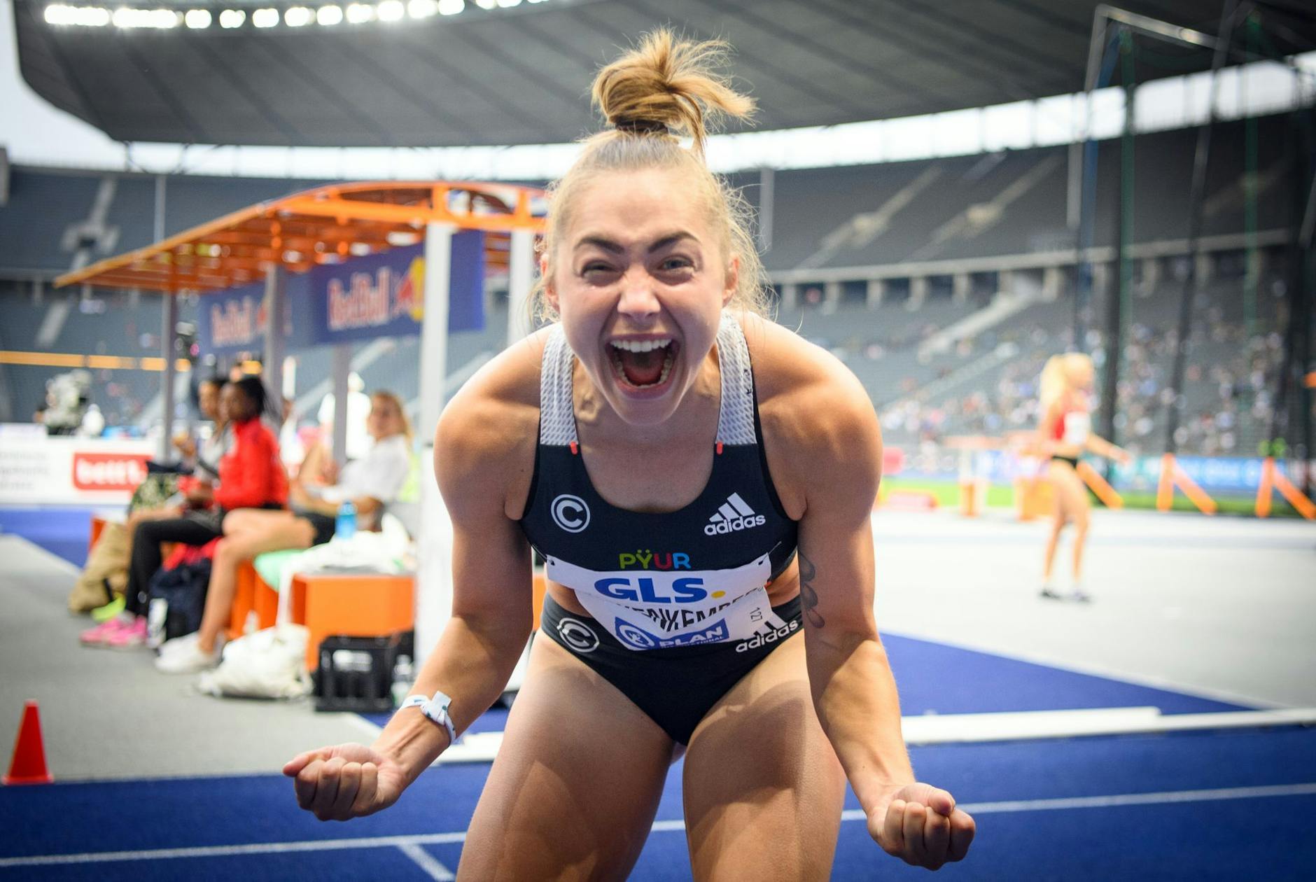 ARCHIV - Fühlte sich nach ihrem Gold-Sprint wie «ein Rockstar»: Gina Lückenkemper.