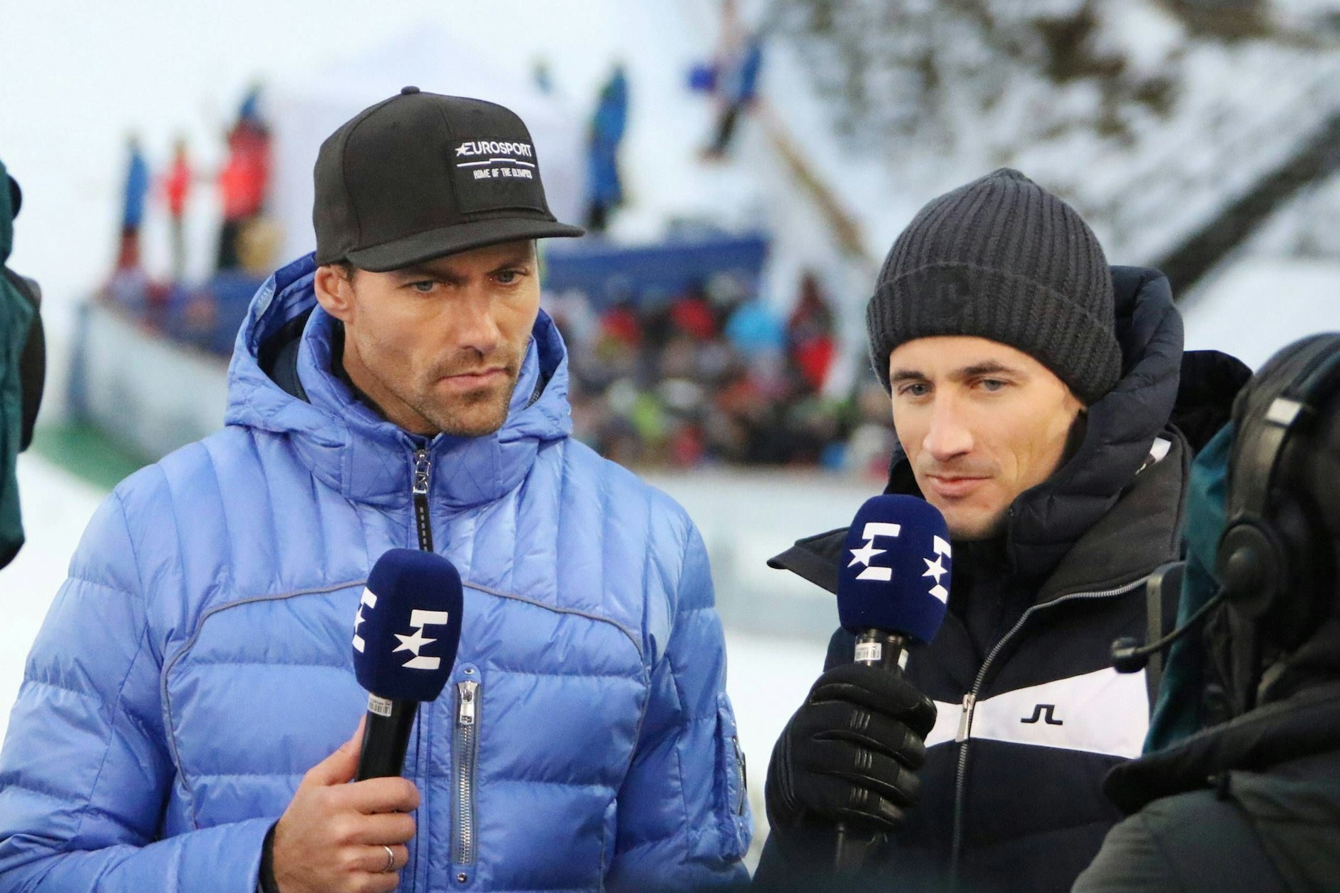 Früher auf dem Balken, jetzt als Experten unterwegs: Die Ex-DSV-Adler Sven Hannawald und Martin Schmitt (r.).
