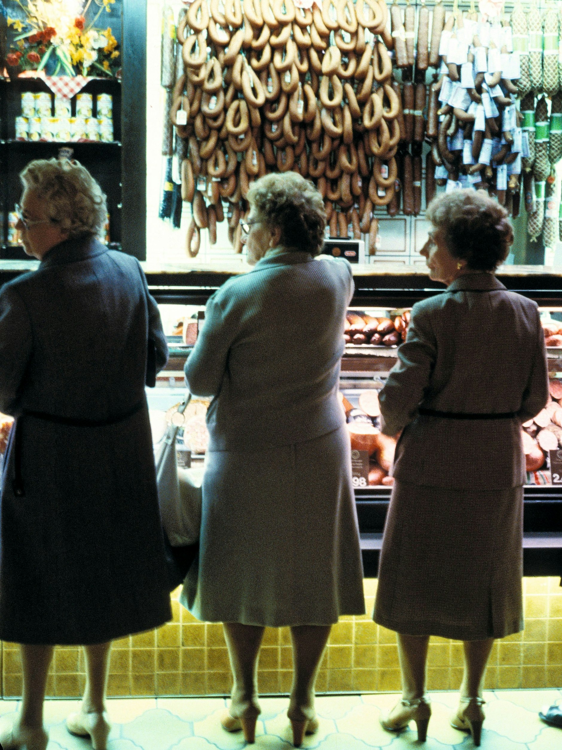 Auf Wurst-Schau: Kundinnen stehen 1983 für Fleischspezialitäten an.