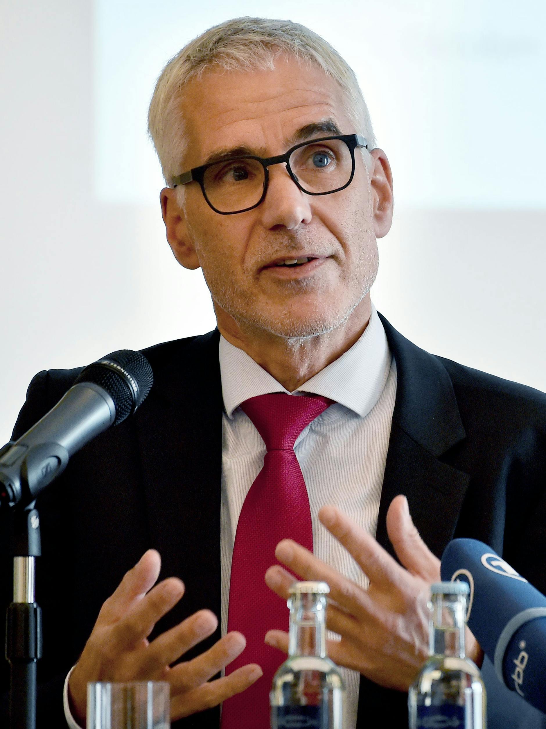 Der Dresdner Ifo-Vizechef Joachim Ragnitz hat die größten Abzock-Branchen aufgelistet.