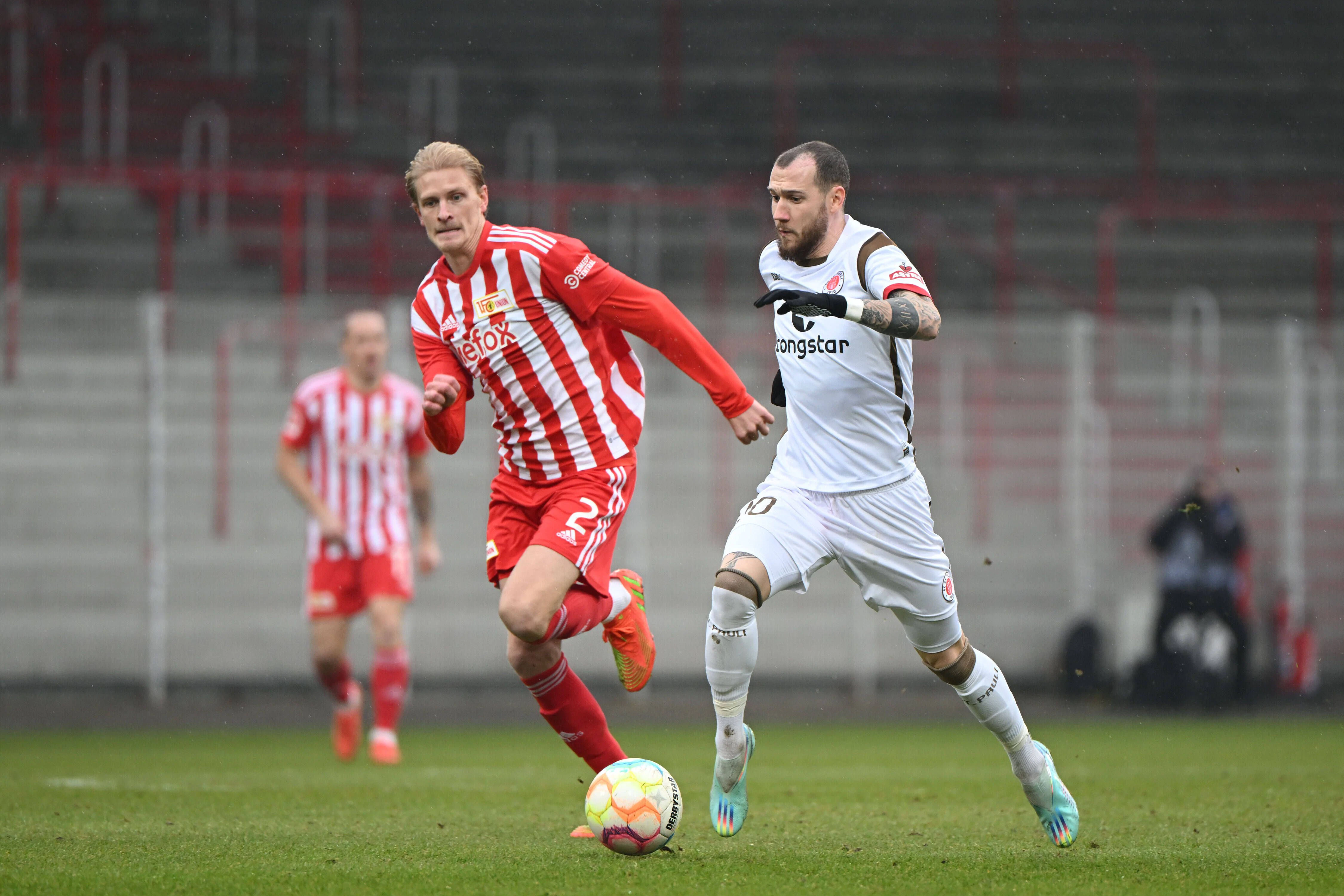 Der Ex-Unioner Marcel Hartel (r.) im Zweikampf mit Morten Thorsby.