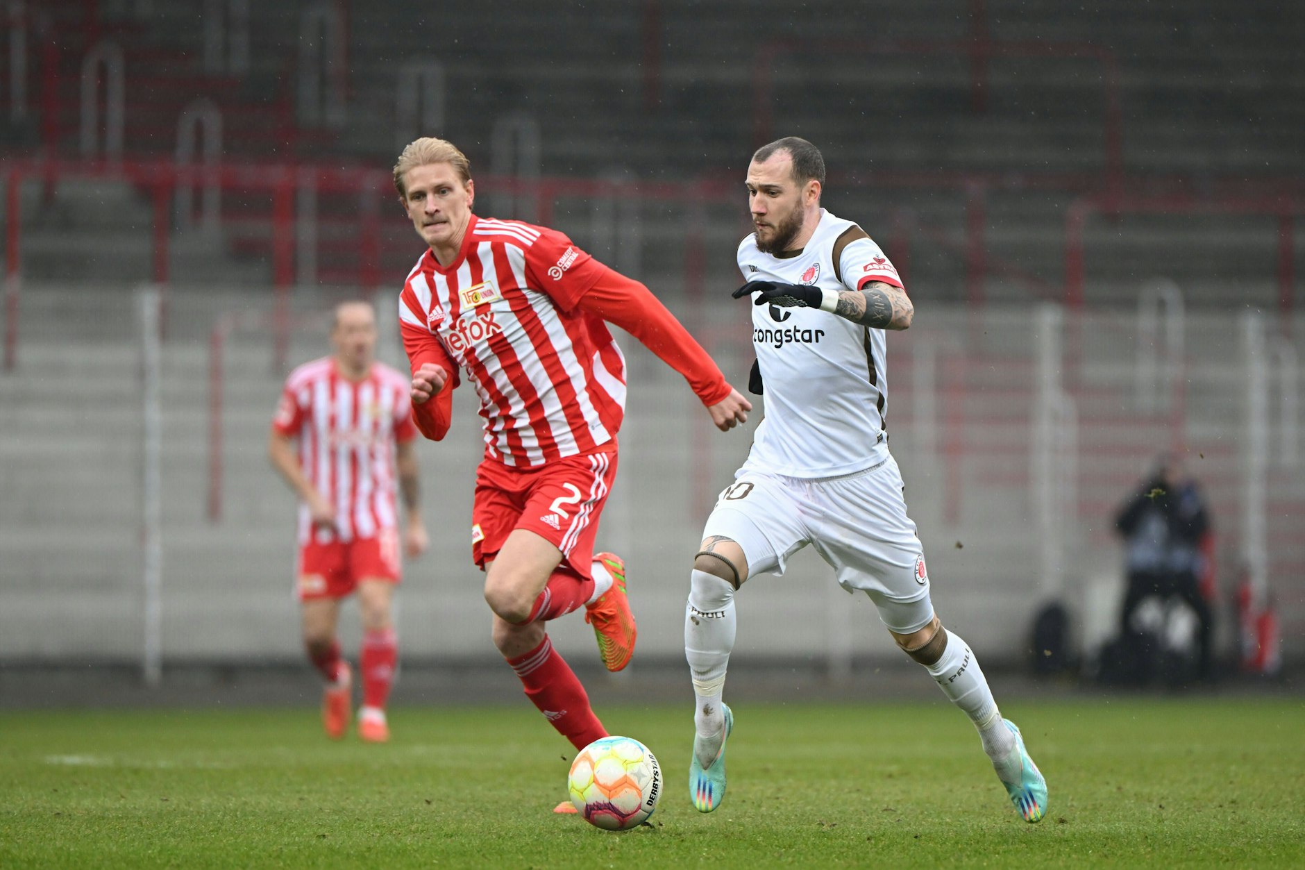 Der Ex-Unioner Marcel Hartel (r.) im Zweikampf mit Morten Thorsby.