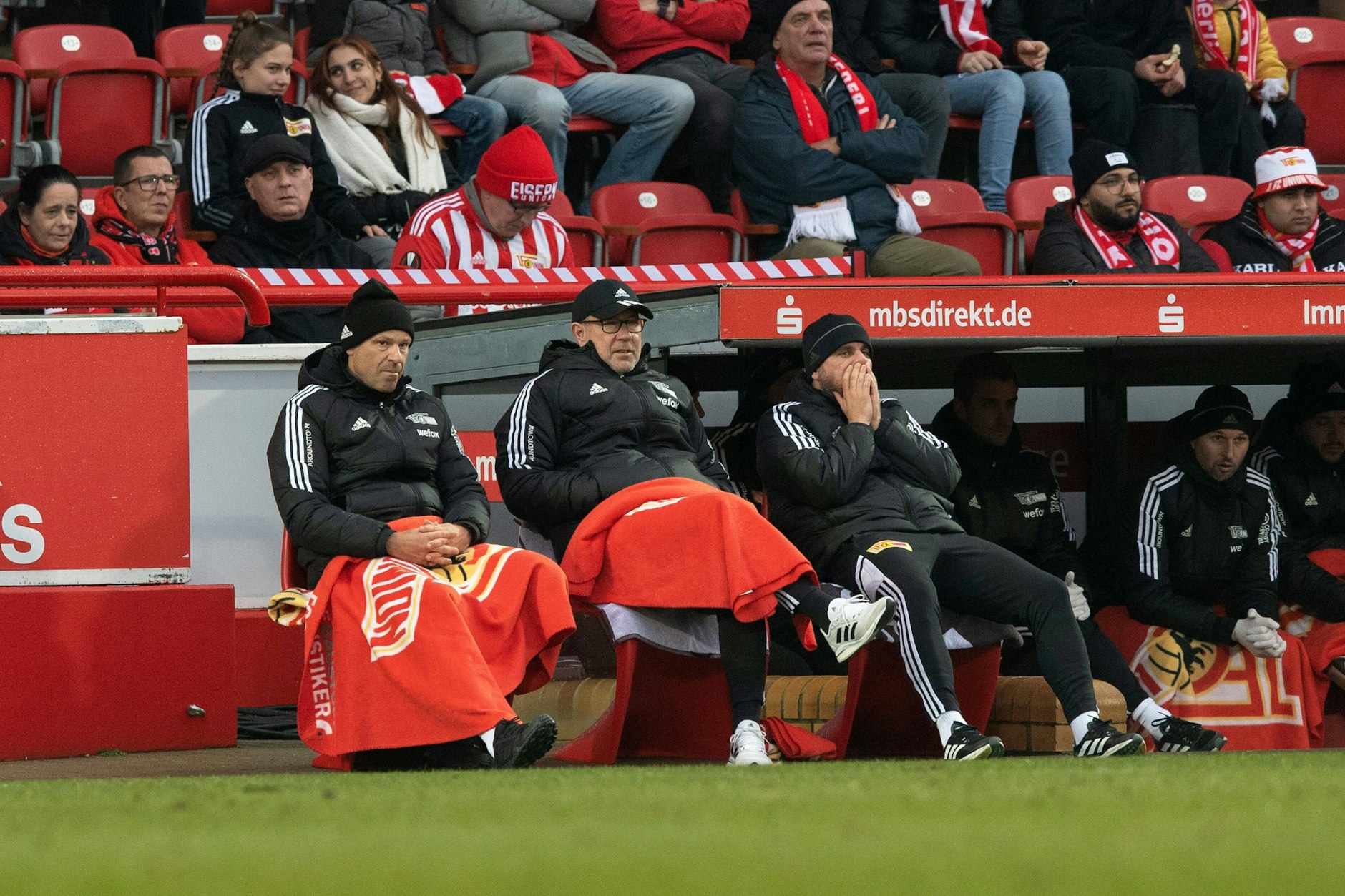 Fabian Hürzeler hospitierte bei Urs Fischer (2.v.l.) und dessen Trainerteam des 1. FC Union Berlin.