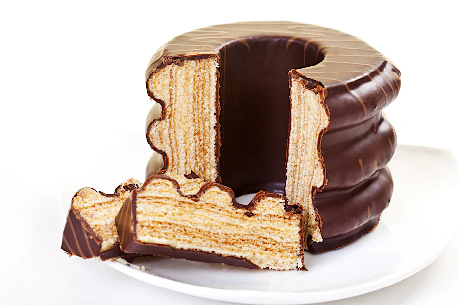 Sicherlich kein Diätgebäck: Der klassische Baumkuchen, hier mit Schokoladenüberzug, hat es bis in die Herzen und Mägen der Japanerinnen und Japaner geschafft.&nbsp;