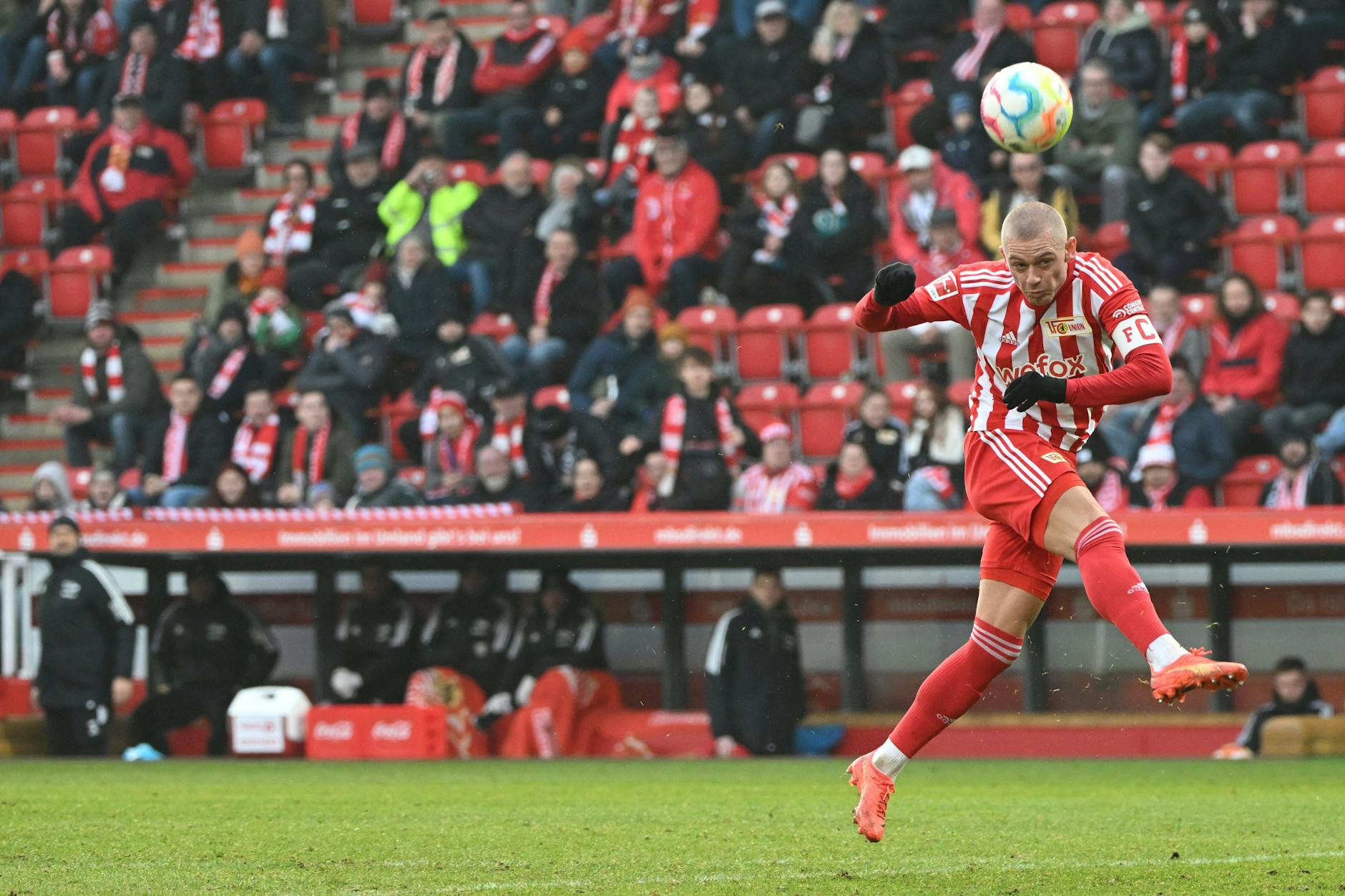 Diese gute Gelegenheit ließ Julian Ryerson aus, er traf den Ball nicht richtig und jagte ihn deshalb über das Tor.