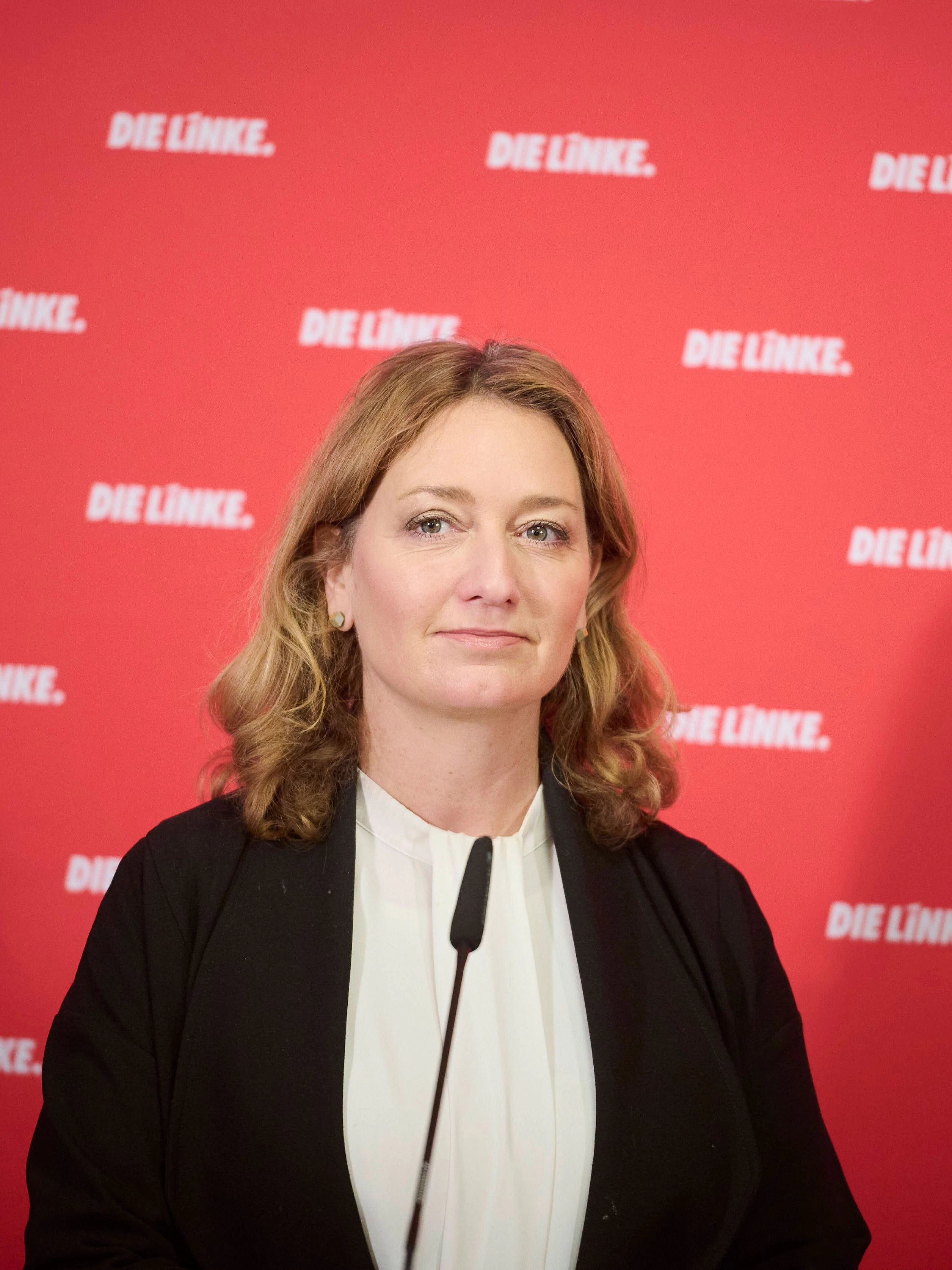Die Buchautorin: Caren Lay (Linke), 50 Jahre alt, sitzt seit 2009 im Deutschen Bundestag. Sie ist Sprecherin ihrer Fraktion für Mieten-, Bau- und Wohnungspolitik.