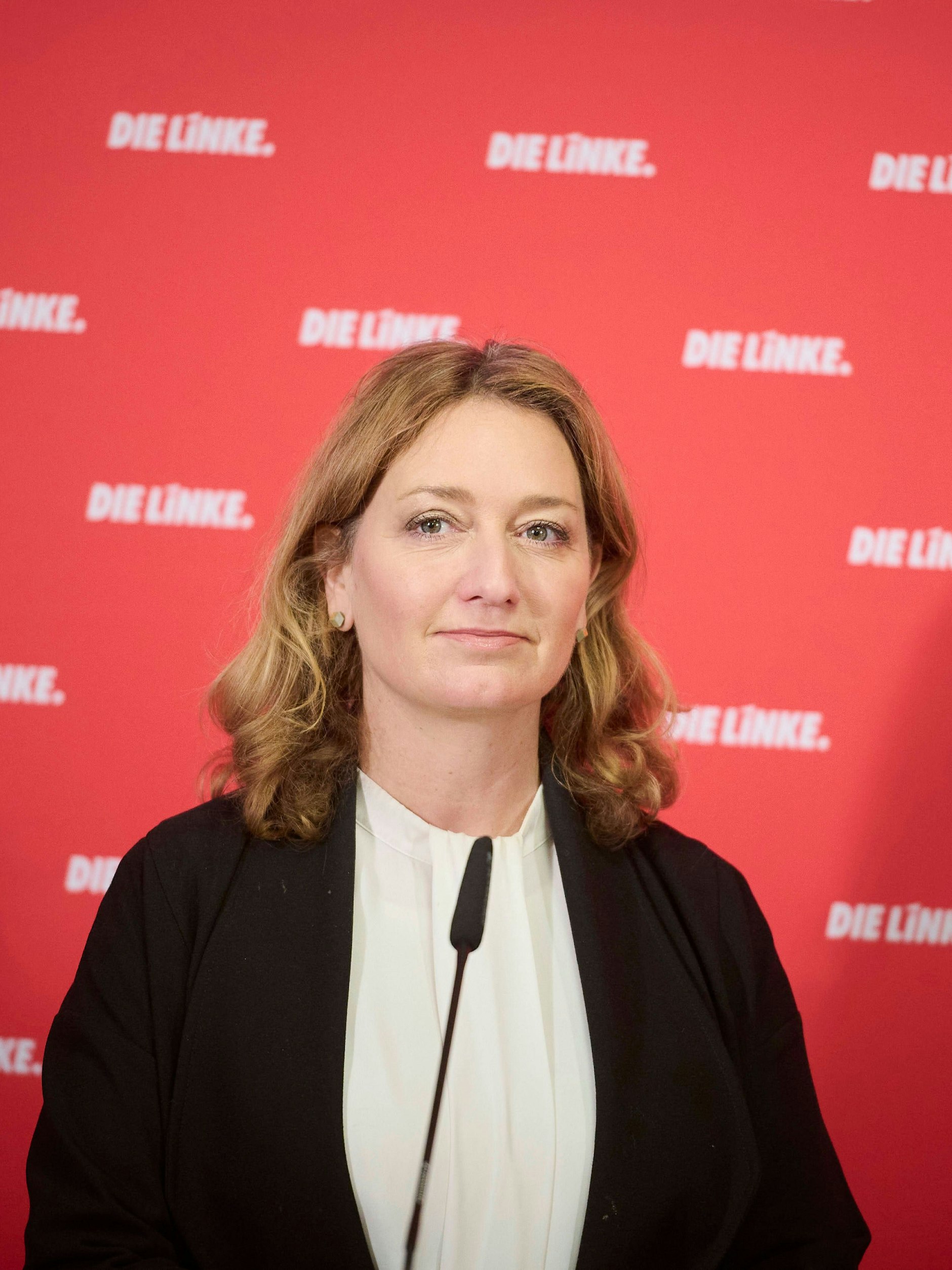 Die Buchautorin: Caren Lay (Linke), 50 Jahre alt, sitzt seit 2009 im Deutschen Bundestag. Sie ist Sprecherin ihrer Fraktion für Mieten-, Bau- und Wohnungspolitik.