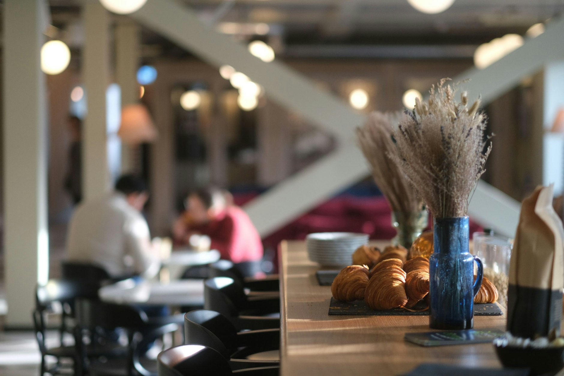Die Croissants liegen auf dem Tresen. In den Wohlfühlbüros bei Mindspace sollen es sich die Beschäftigen gut gehen lassen.