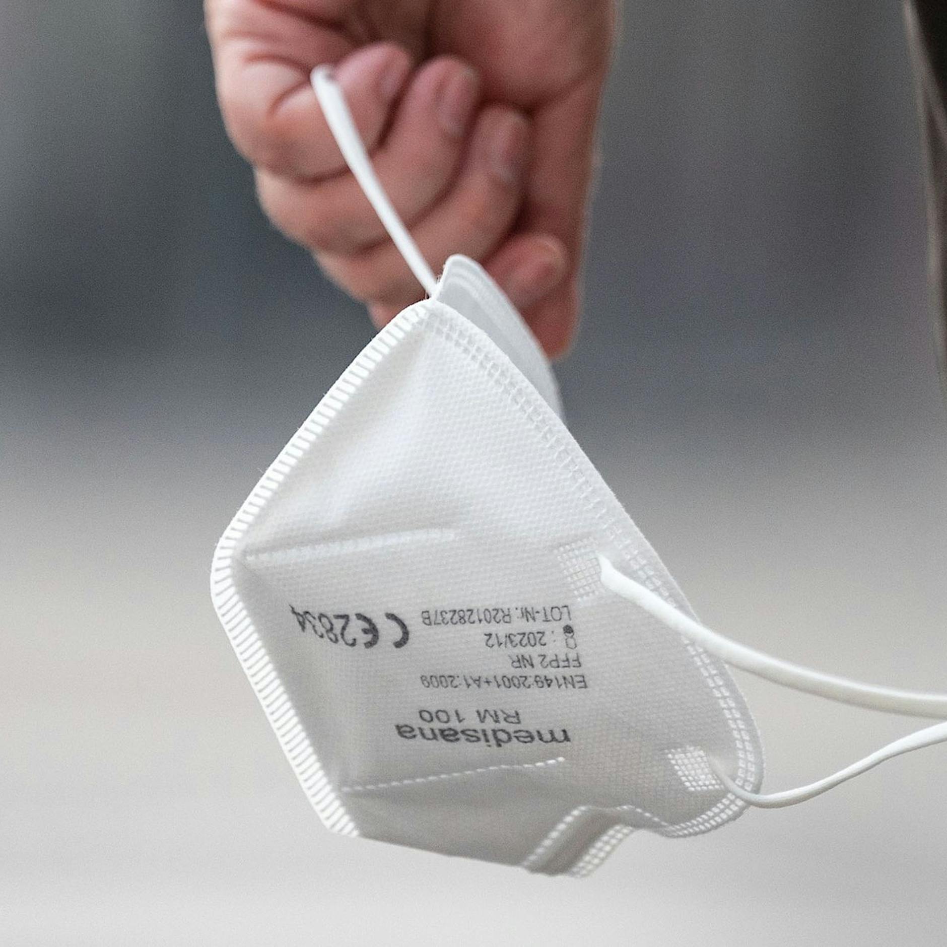 Berliner Senat: An Feiertagen Maske tragen und nur „verantwortlich“ Böllern