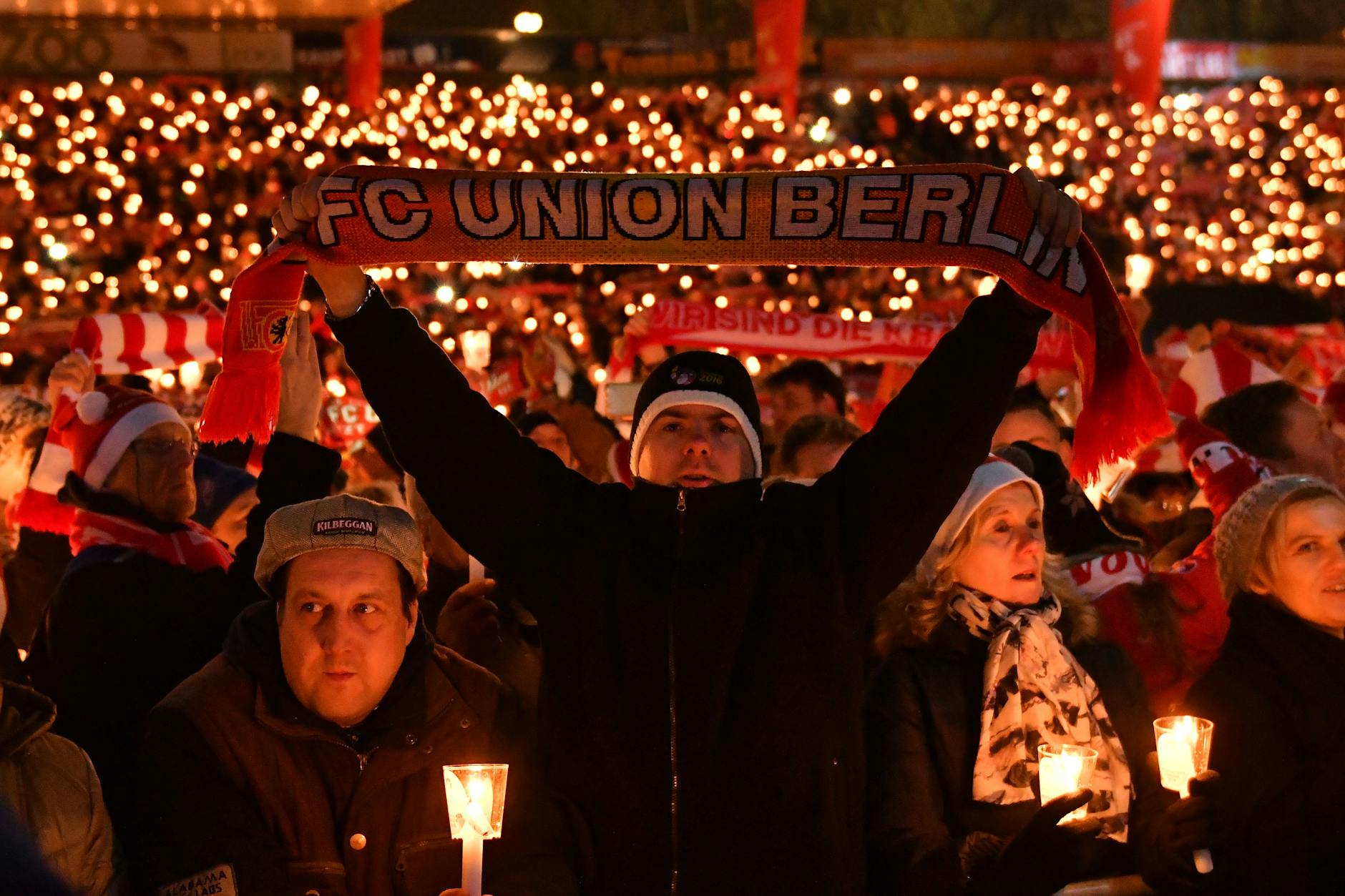 Das Weihnachtssingen des 1. FC Union Berlin ist immer wieder ein beeindruckendes Ereignis.