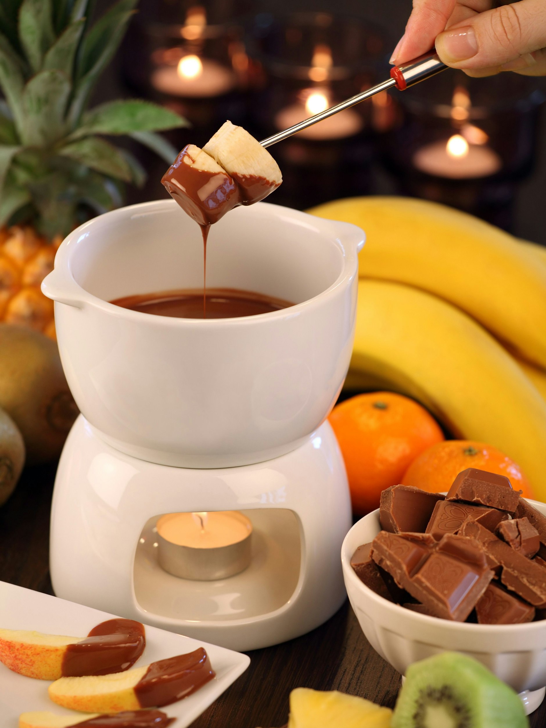 Das Obst fürs Schokofondue wählt man nach Vorliebe. Aber Achtung, Zitrusfrüchte wie Kiwis geben viel Saft ab.
