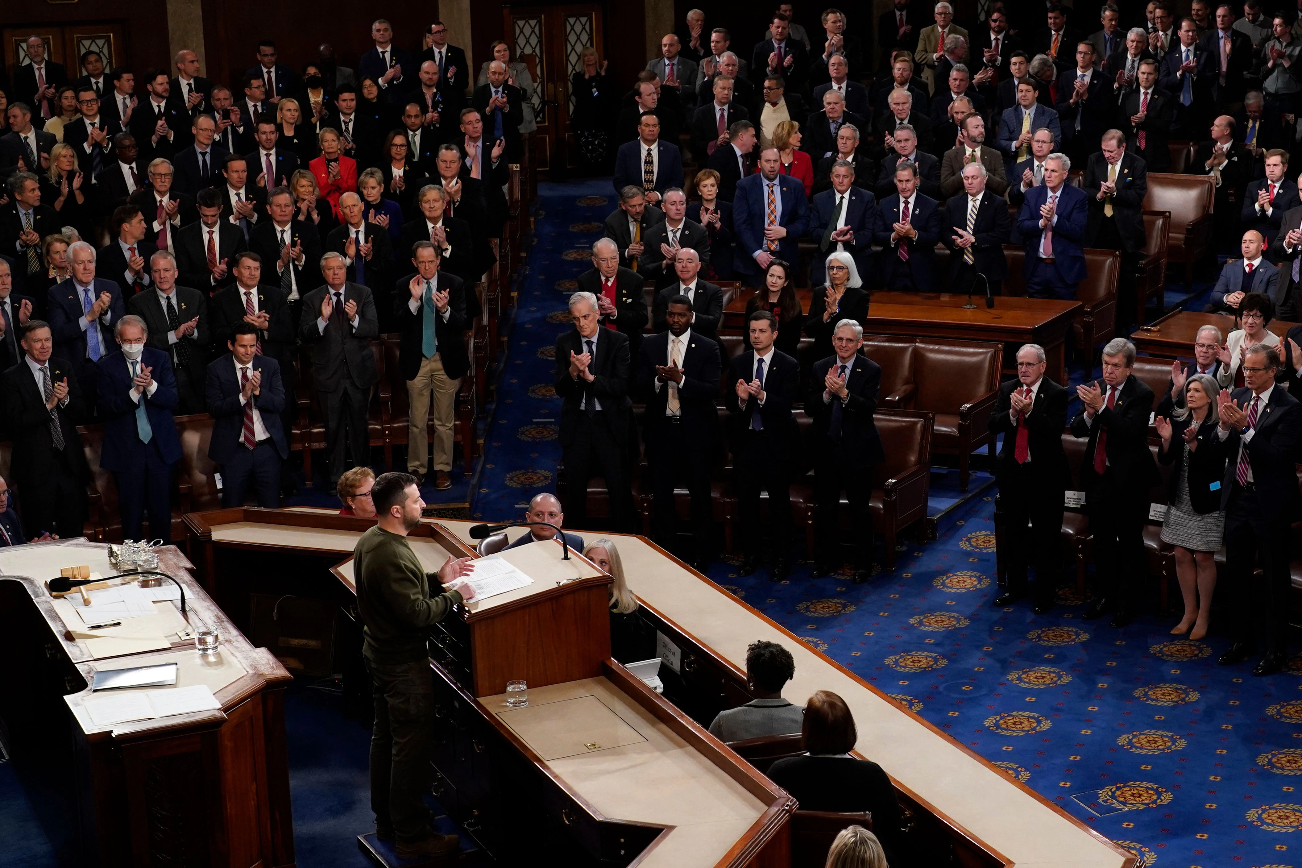 Standing Ovation für den ukrainischen Präsident Selenskyj.&nbsp;