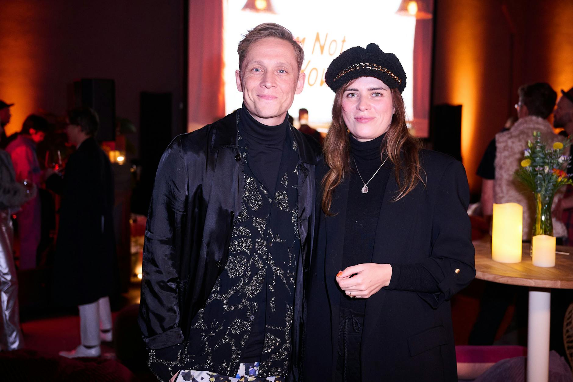 Nora Tschirner hat sich bei der Aufzeichnung einer ZDF-Show verletzt. Auf diesem Foto ist sie mit Matthias Schweighöfer bei der Premiere des Netflix YouTube Filmes "I am not your Baby" am 7. Dezember in Berlin zu sehen. 