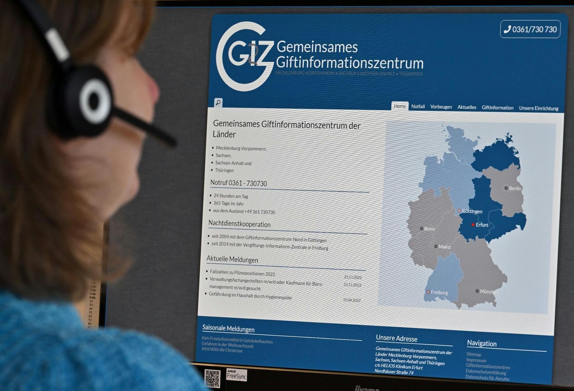 PRODUKTION - Mitarbeiterin im Giftinformationszentrum in Erfurt.