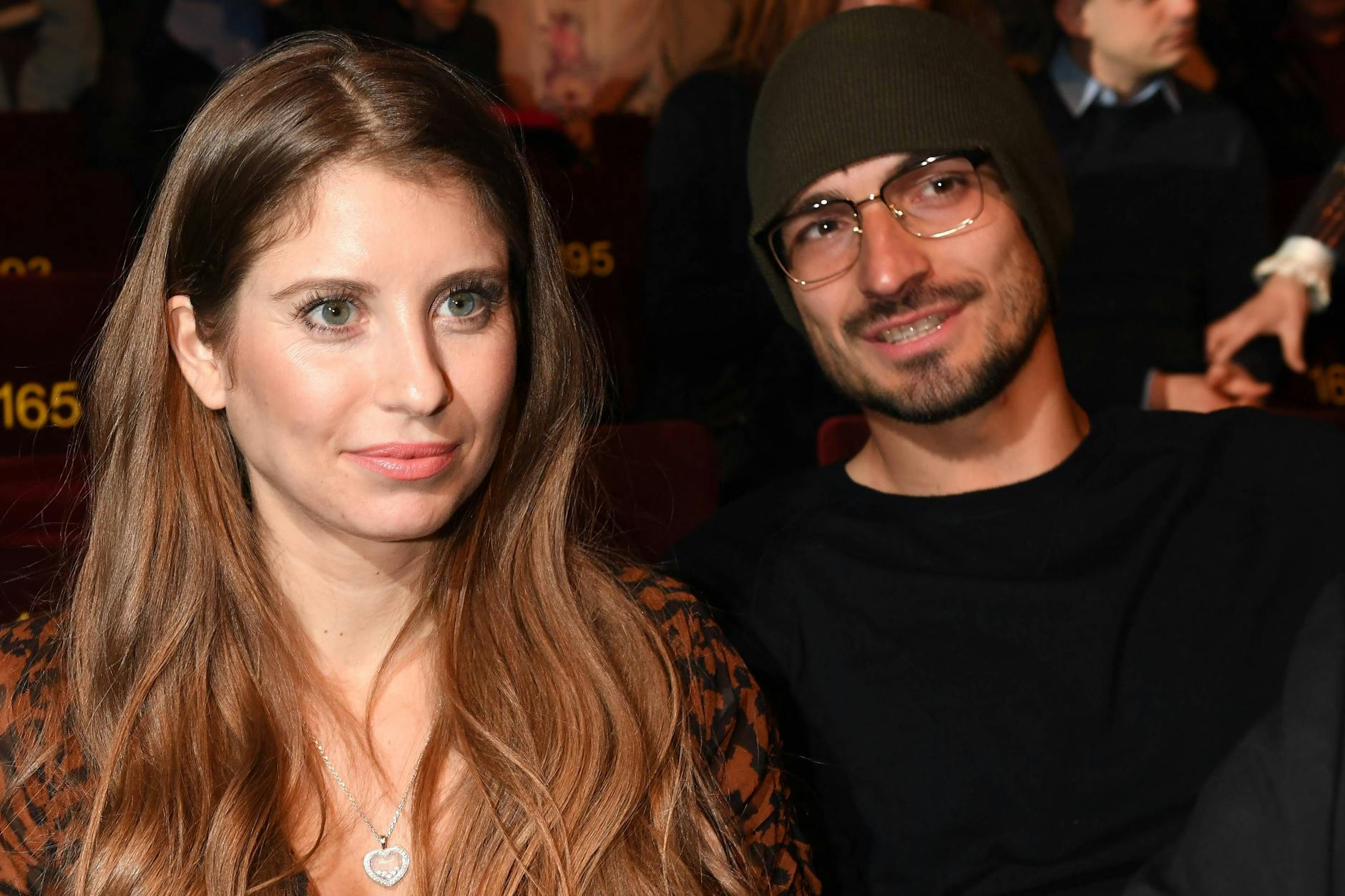 <b>Mats Hummels kam zu spät zum Termin - durfte sich von Cathy trotzdem noch scheiden lassen. Puh!</b>