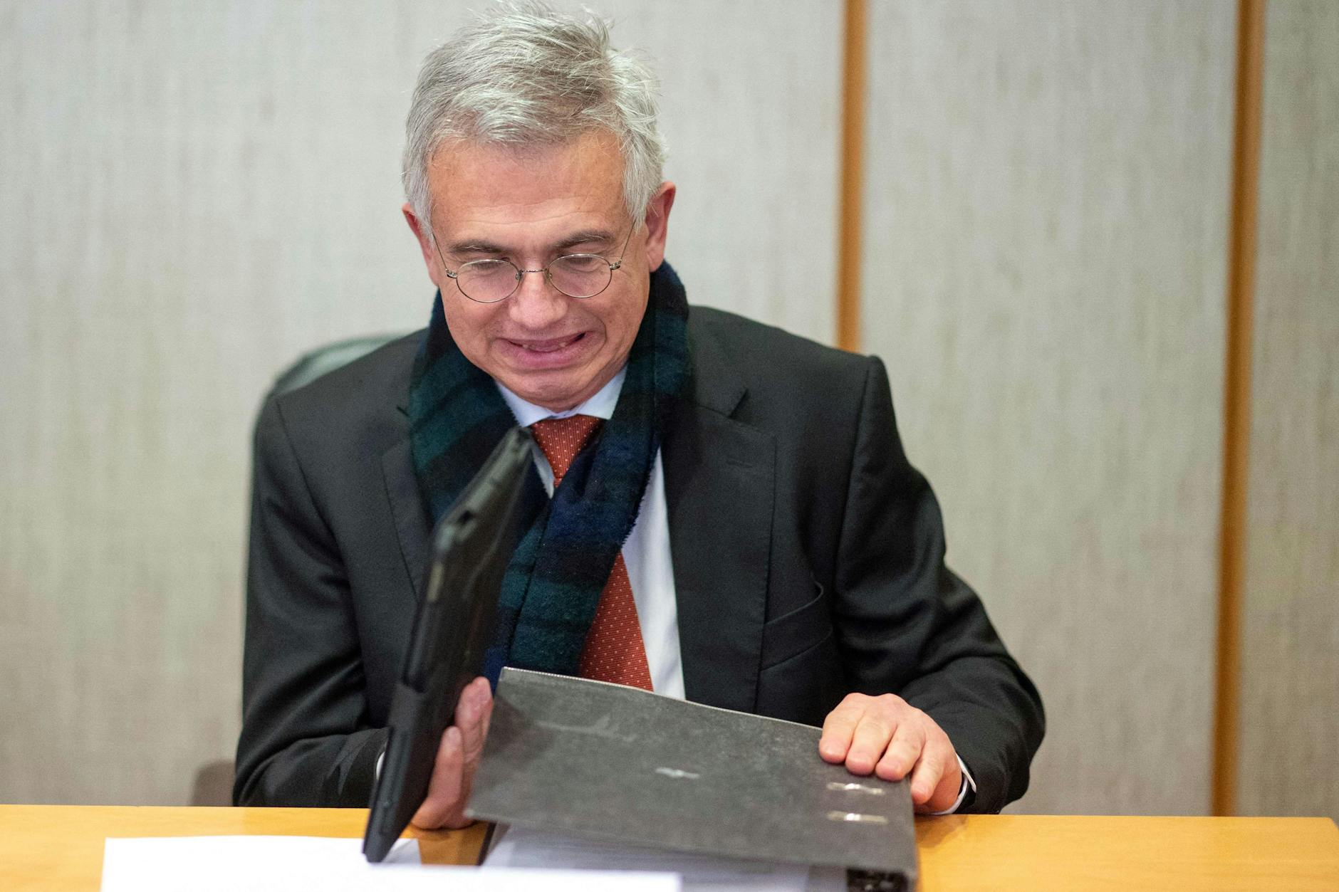 Der ehemalige Frankfurter Oberbürgermeister Peter Feldmann während seines Prozesses im Landgericht Frankfurt am Main.