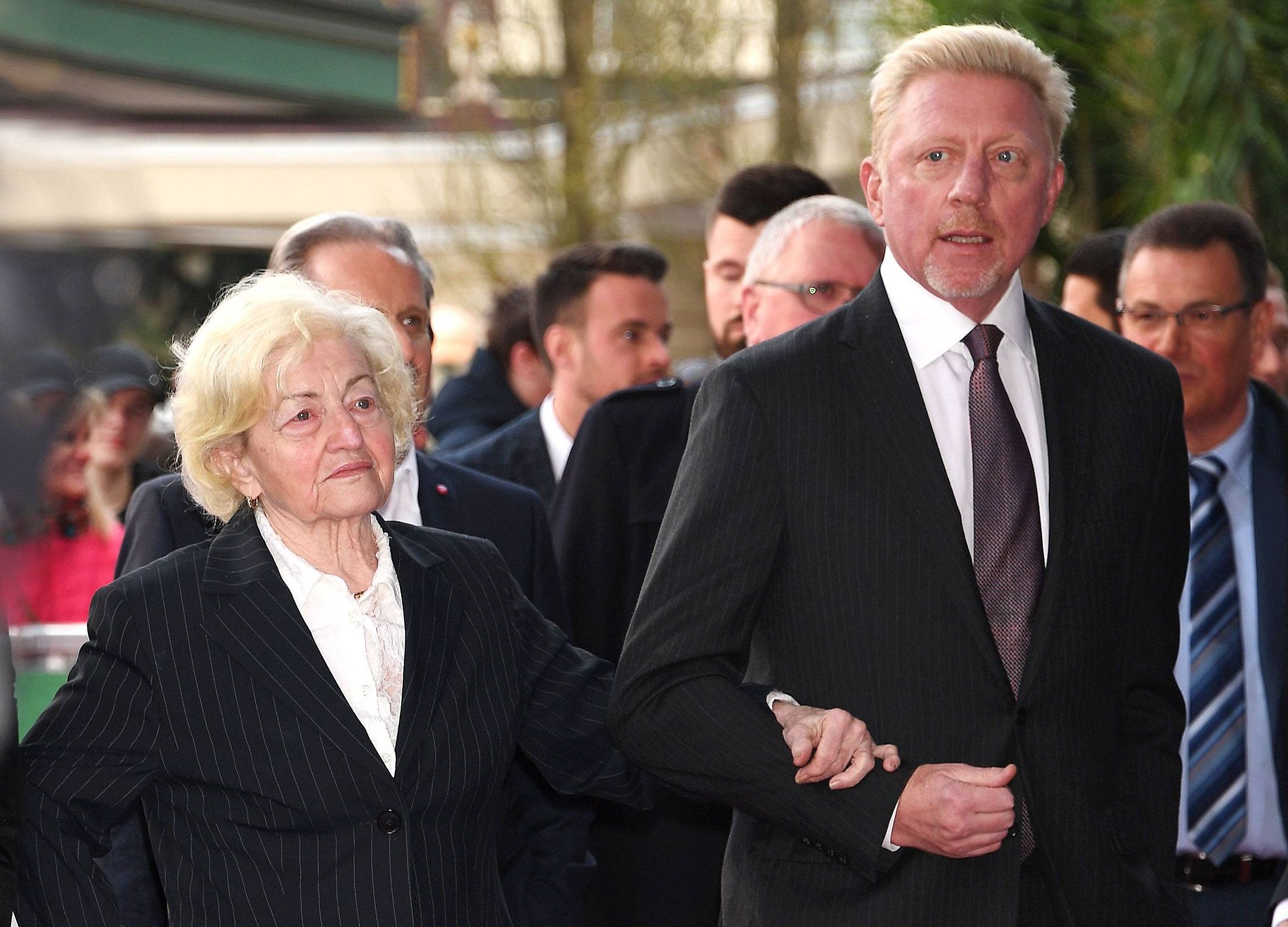 Image - Kurz vor Weihnachten: Boris Becker besucht seine Mama (87) – und hat eine Riesen-Überraschung dabei