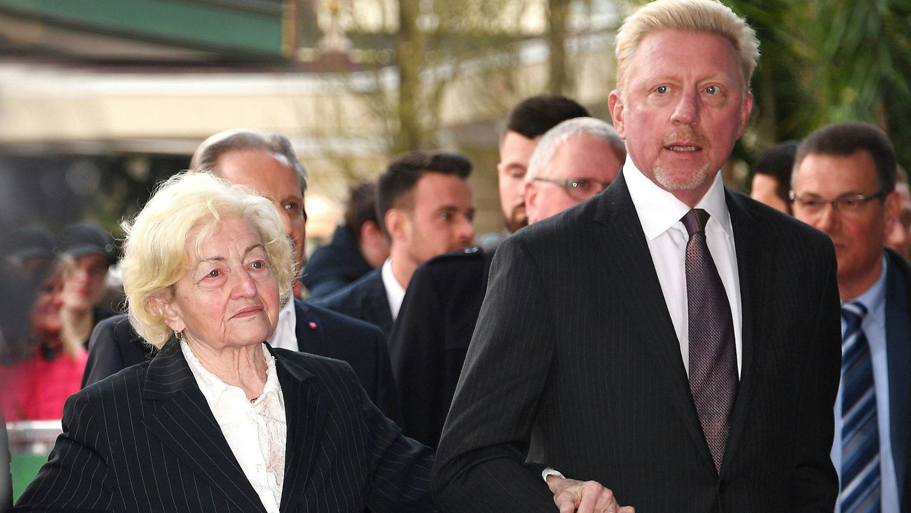 Boris Becker mit seiner Mutter Elvira: Nach seiner Haftentlassung haben sie sich nun endlich wiedergesehen.