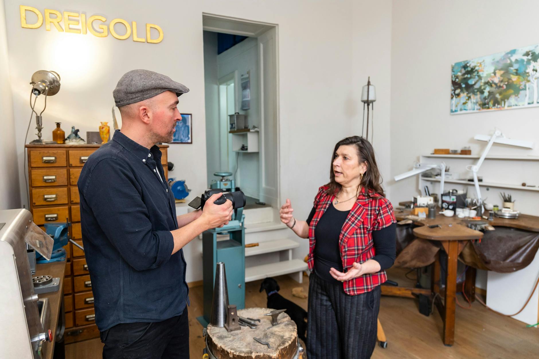 Johannes Zillhardt interviewt Jutta Haase für sein Projekt „Berliner Kindheiten“.