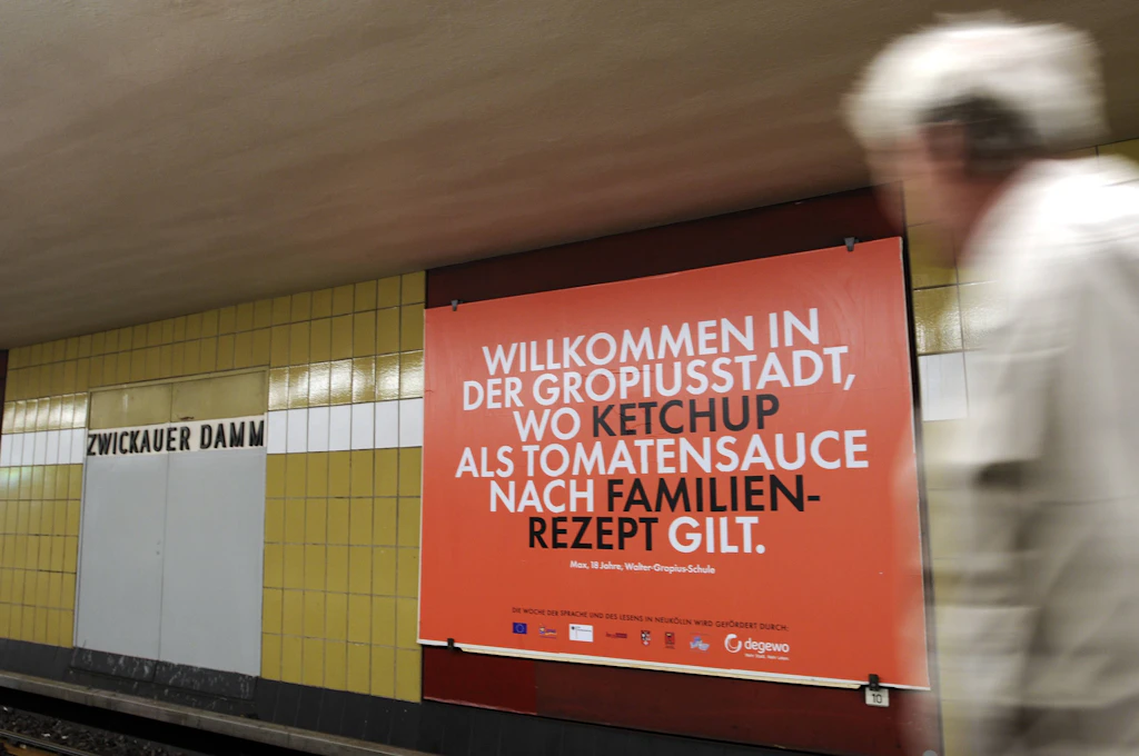 Schlafenden auf Berliner Bahnhof sexuell belästigt: Tatverdächtiger identifiziert