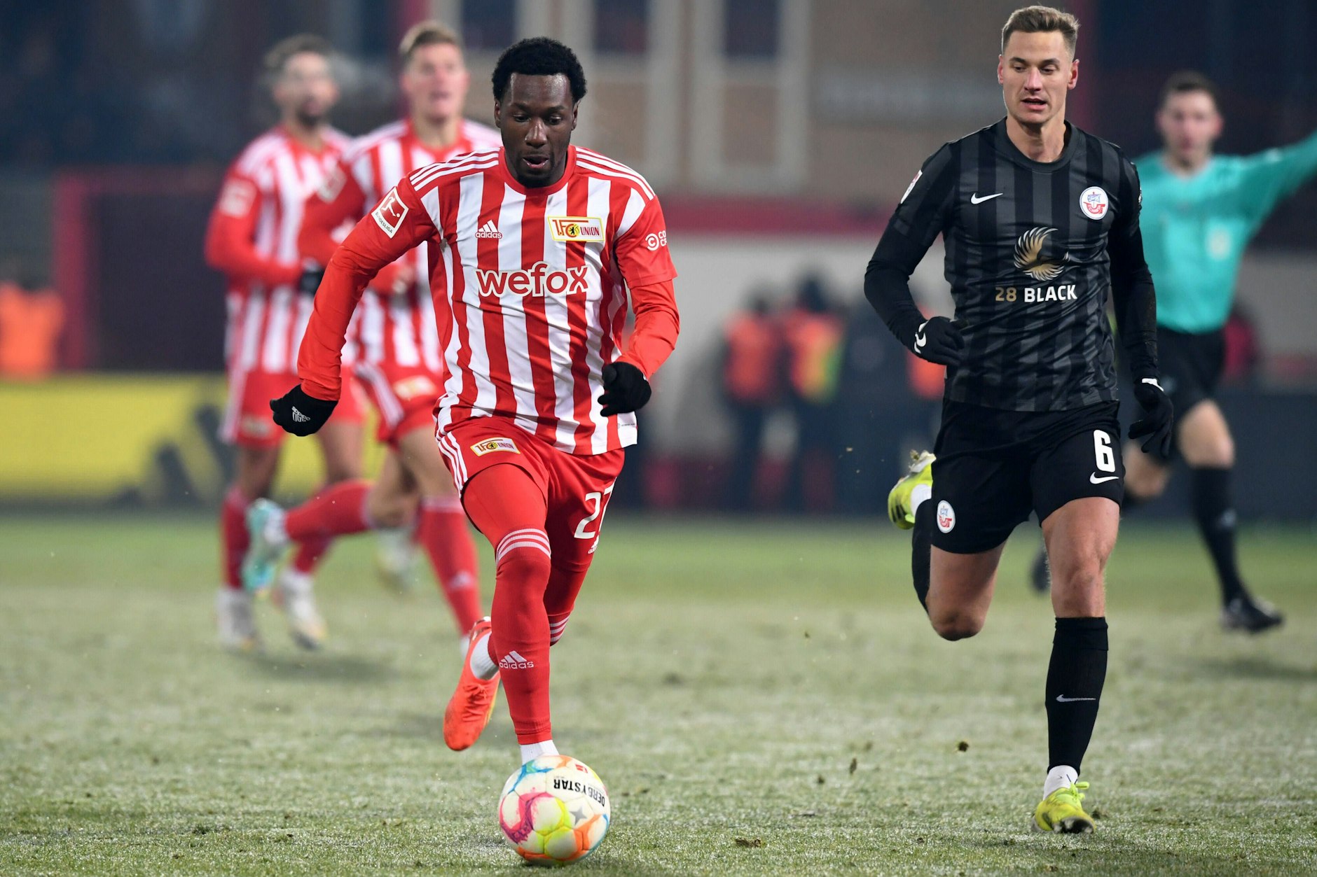 Sheraldo Becker (l.) machte in der Vorbereitung besonders im Testspiel gegen Hansa Rostock auf sich aufmerksam.