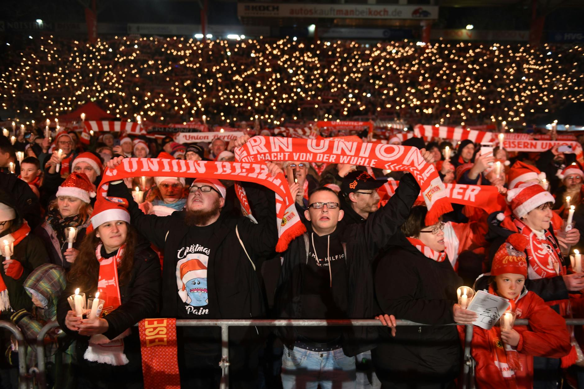 Die 28.500 Menschen sorgten für eine großartige Weihnachts-Atmosphäre.