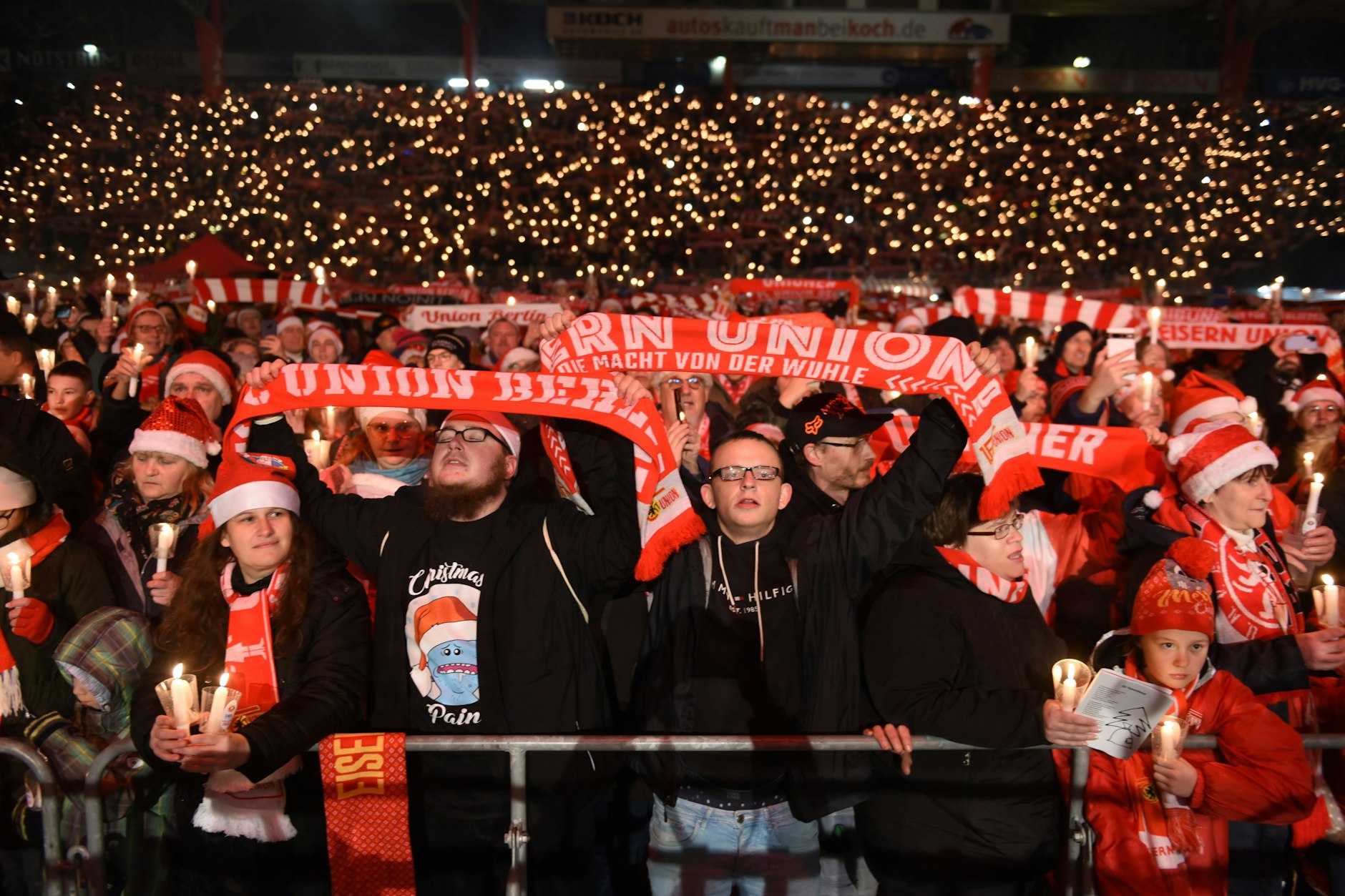 Die 28.500 Menschen sorgten für eine großartige Weihnachts-Atmosphäre.