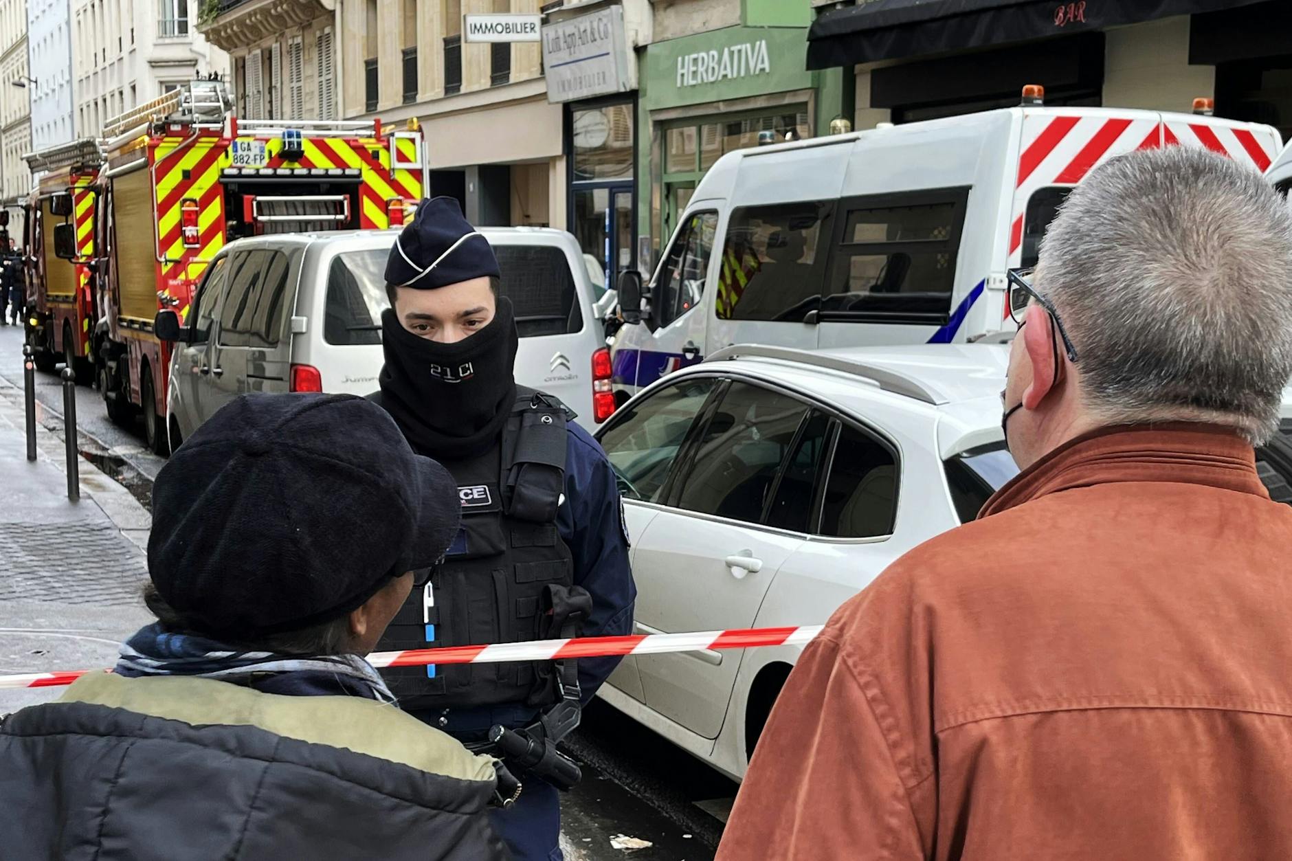 Die Polizei hat den Tatort abgesperrt.