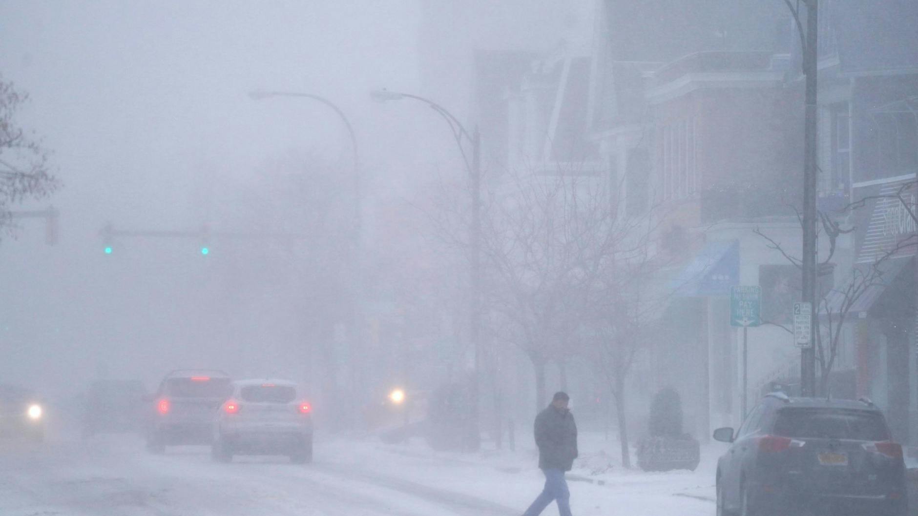 Buffalo im Bundesstaat New York. Sicht: extrem eingeschränkt, Temperaturen: im Keller.