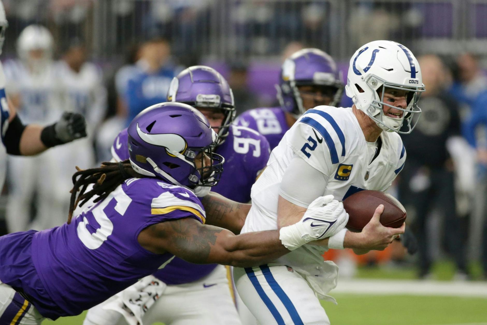 Za'Darius Smith (l) drehte mit den Minnesota Vikings noch die Partie gegen die Indianapolis Colts.
