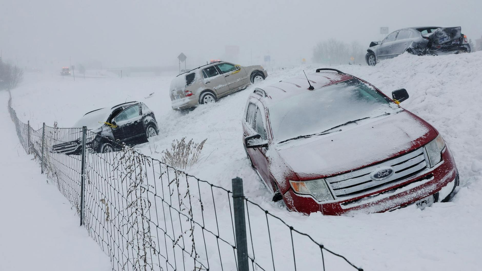 Extremes Winterwetter über Teilen der USA: Medienberichten zufolge starben mehrere Menschen bei Verkehrsunfällen – auf vielen Straßen kam der Verkehr komplett zum Erliegen.