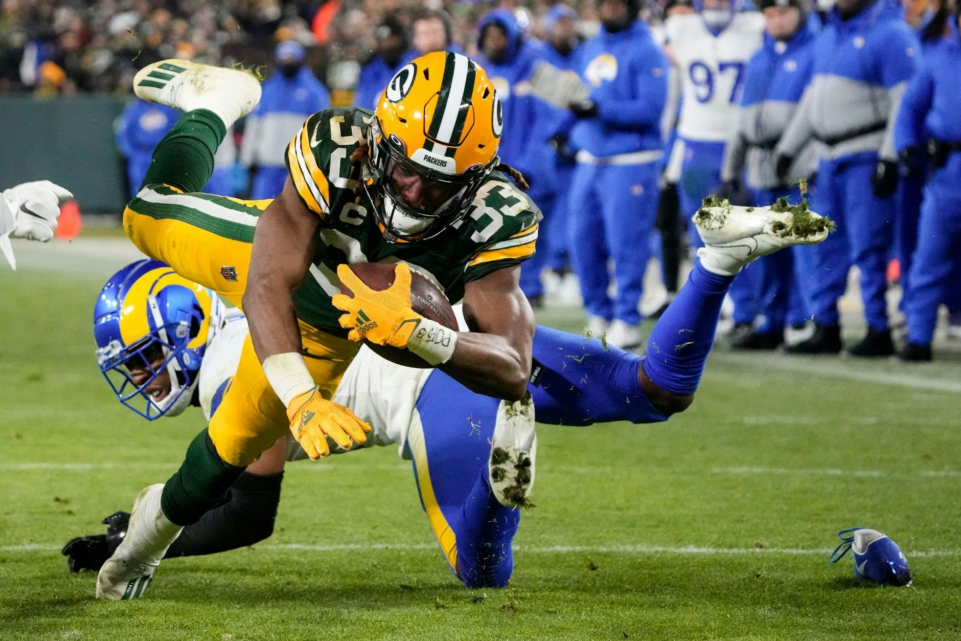 Die Green Bay Packers um Aaron Jones (33) können noch auf einen Wildcard-Rang hoffen.