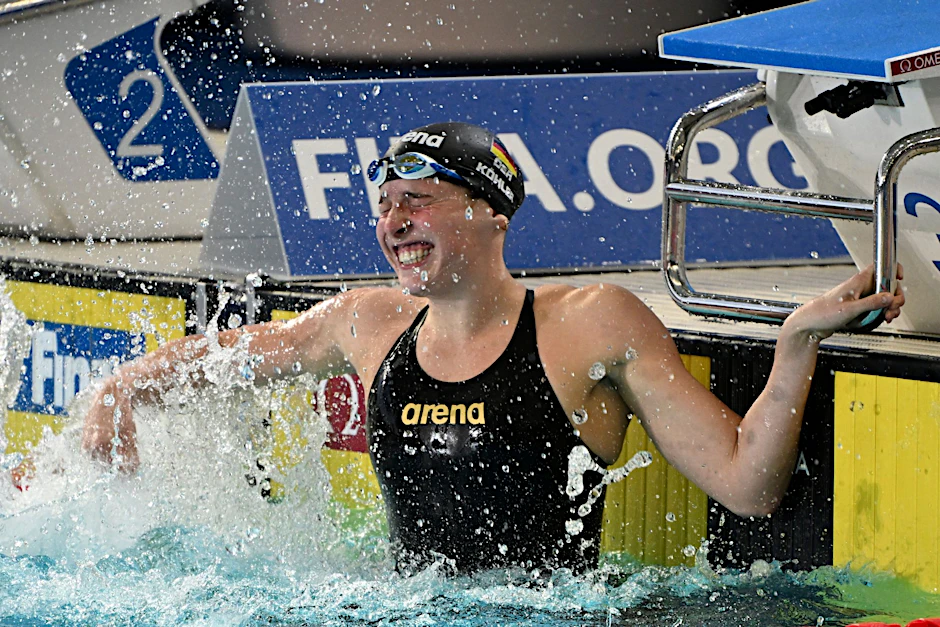 Schwimmerin Angelina Köhler jubelt über ihren neuen deutschen Rekord.  