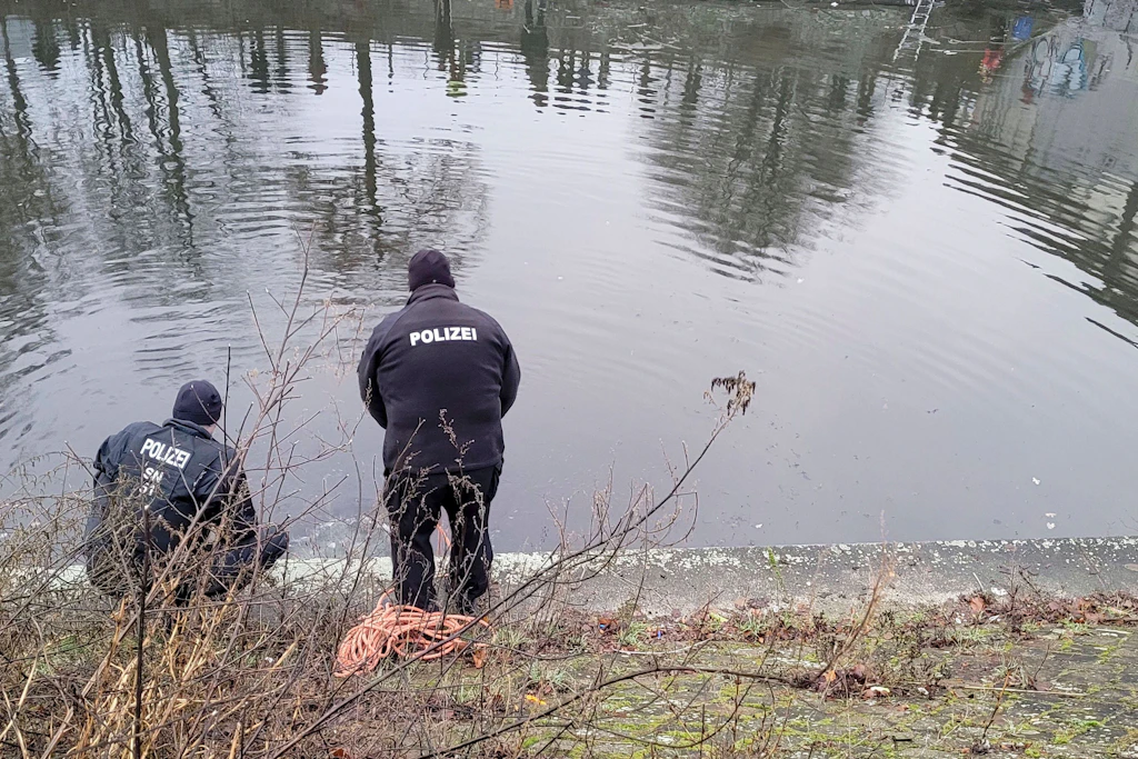 Juwelendiebstahl: Taucher setzen Suche im Berliner Schifffahrtskanal fort
