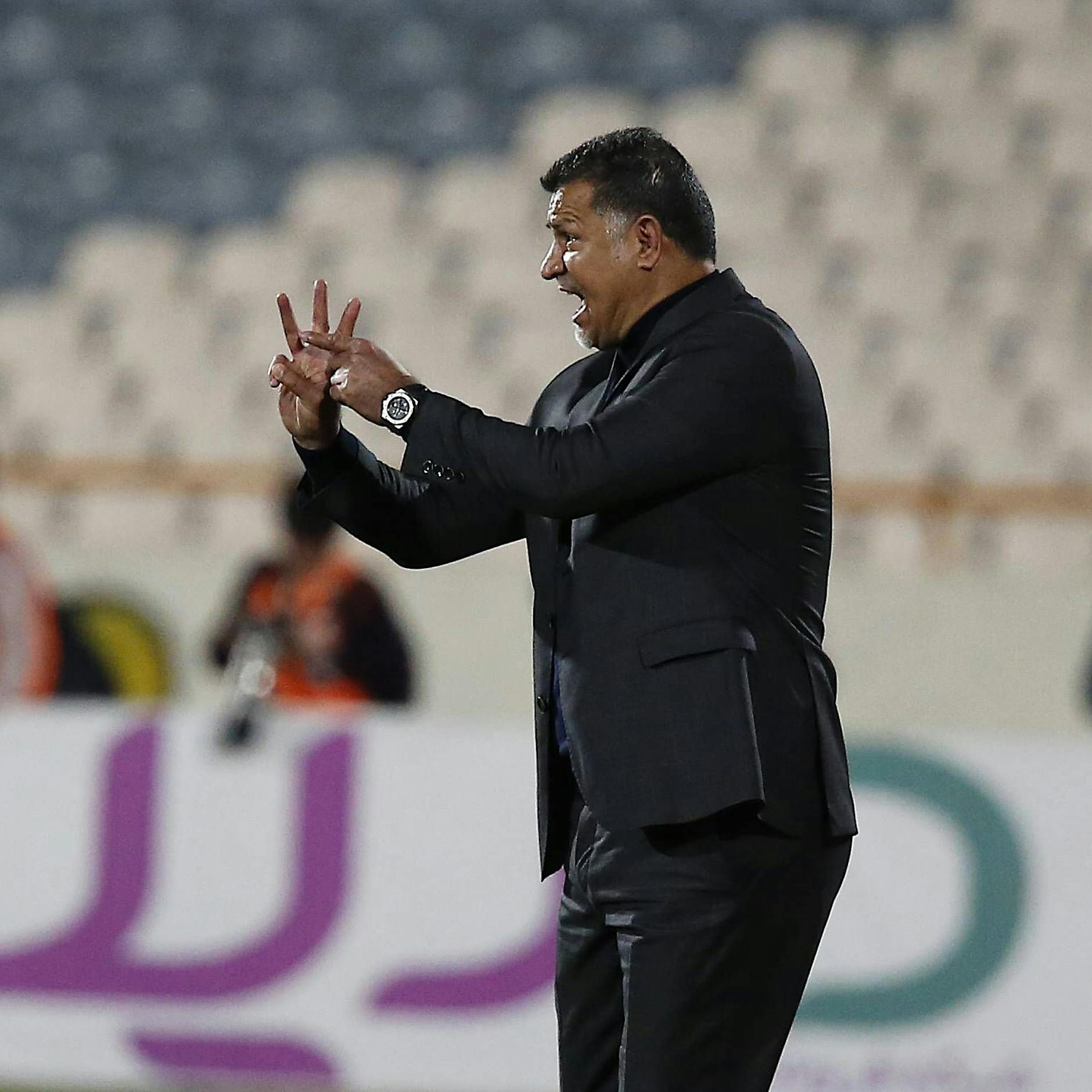 Mullah-Regime leitet Flugzeug um, weil Ali Daeis Frau und Tochter an Bord sind