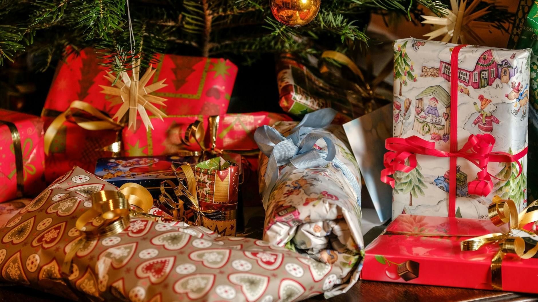 Nicht alle Geschenke, die unter dem Weihnachtsbaum landen, kommen beim Beschenkten auch gut an.