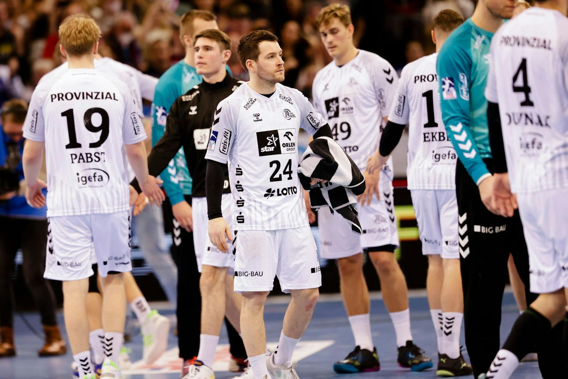 Die Spieler des THW Kiel müssen die heftige Niederlage in Flensburg erst einmal verarbeiten.