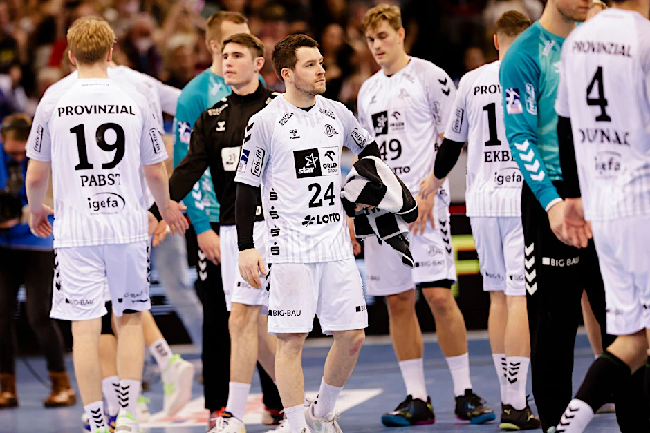 Die Spieler des THW Kiel müssen die heftige Niederlage in Flensburg erst einmal verarbeiten.  