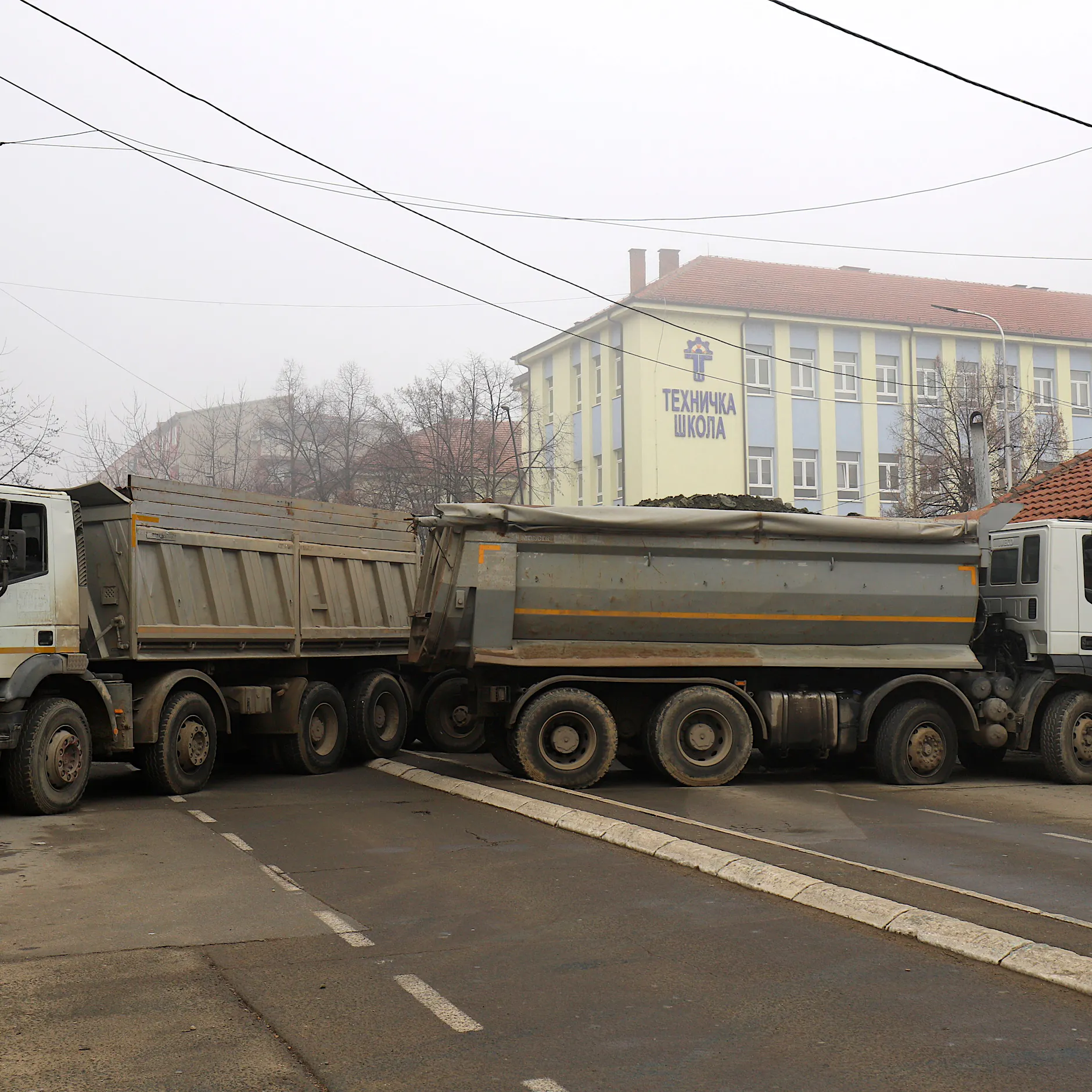 Kosovo: Serben errichten Barrikade in geteilter Stadt Mitrovica