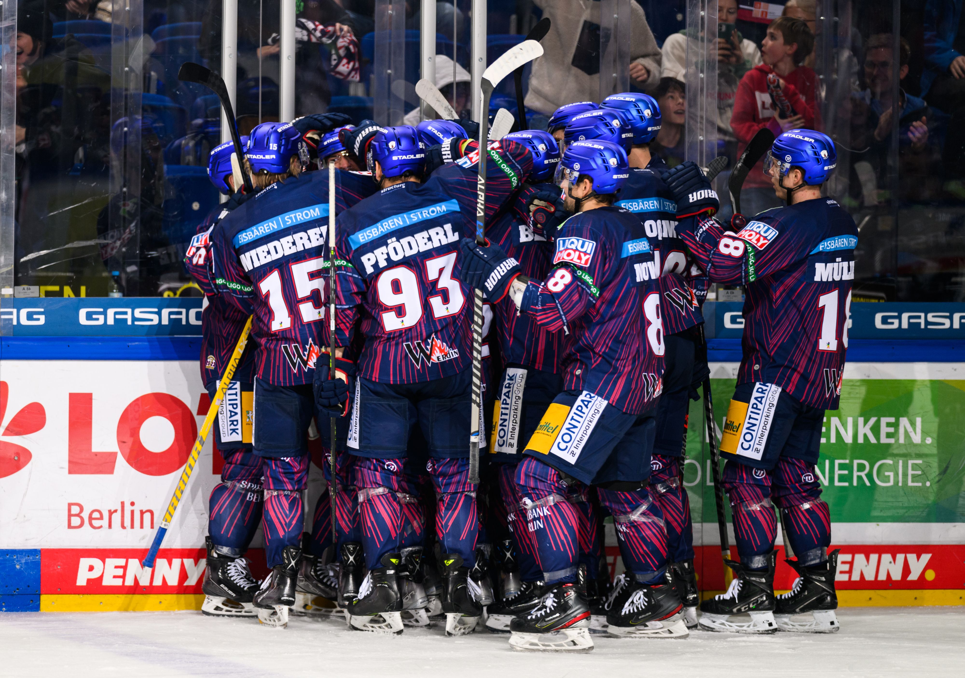 Image - Eisbären Berlin: Drei Spiele in fünf Tagen, 2784 Kilometer im Flieger oder Bus – und wenn’s dumm läuft null Punkte