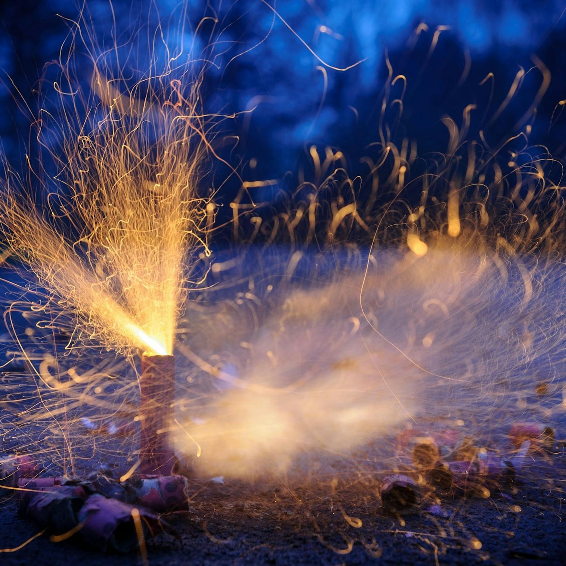 Bewegendes Video: Hier rettet die Feuerwehr ein Pferd, nachdem es ein Silvesterknaller in den Fluss getrieben hat!