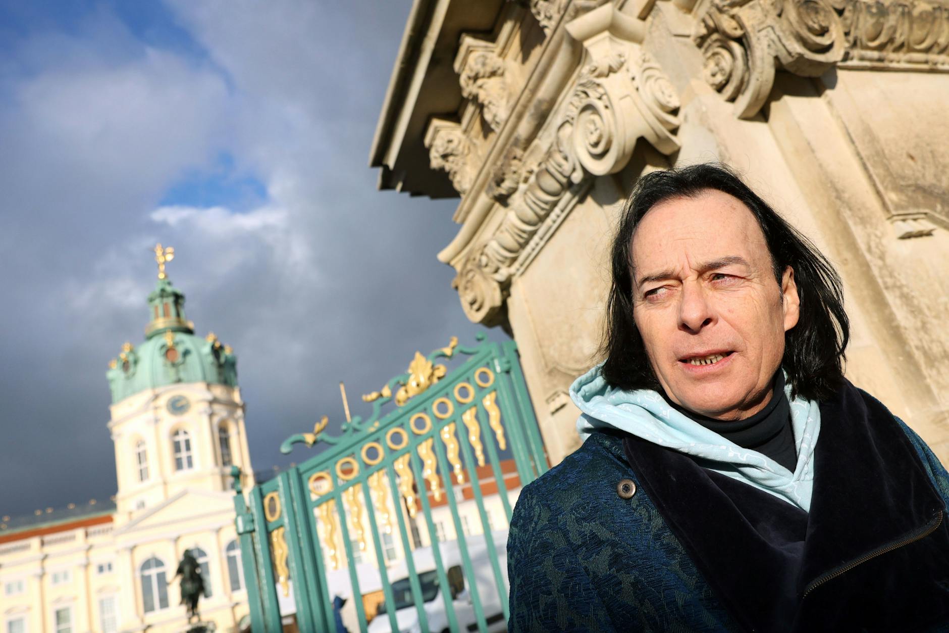 Tommy Erbe veranstaltet jedes Jahr den Weihnachtsmarkt vor dem Schloss Charlottenburg.