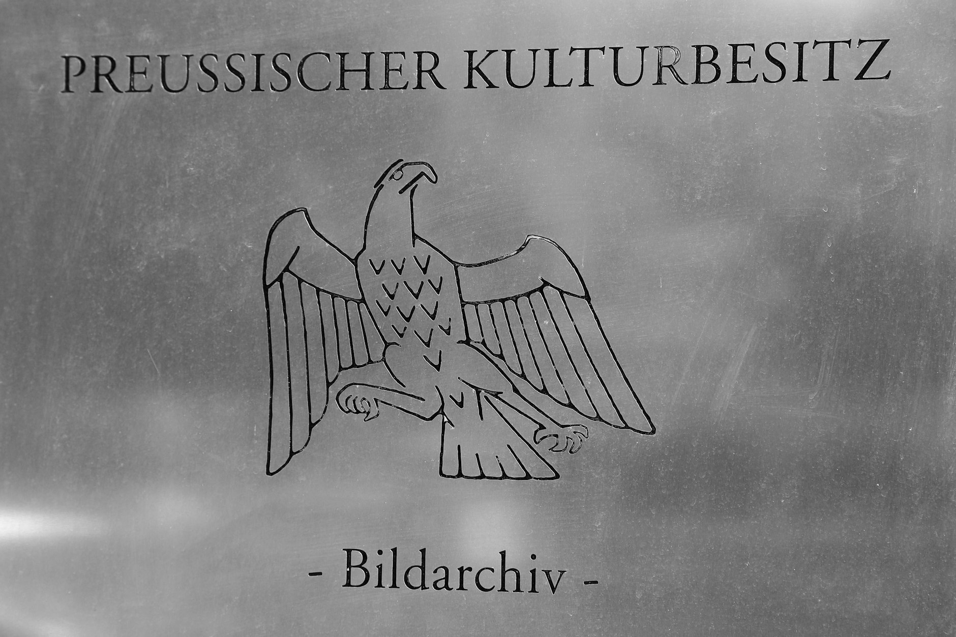 Der Name der Stiftung Preußischer Kulturbesitz auf einer Tafel. Ist er noch zeitgemäß?