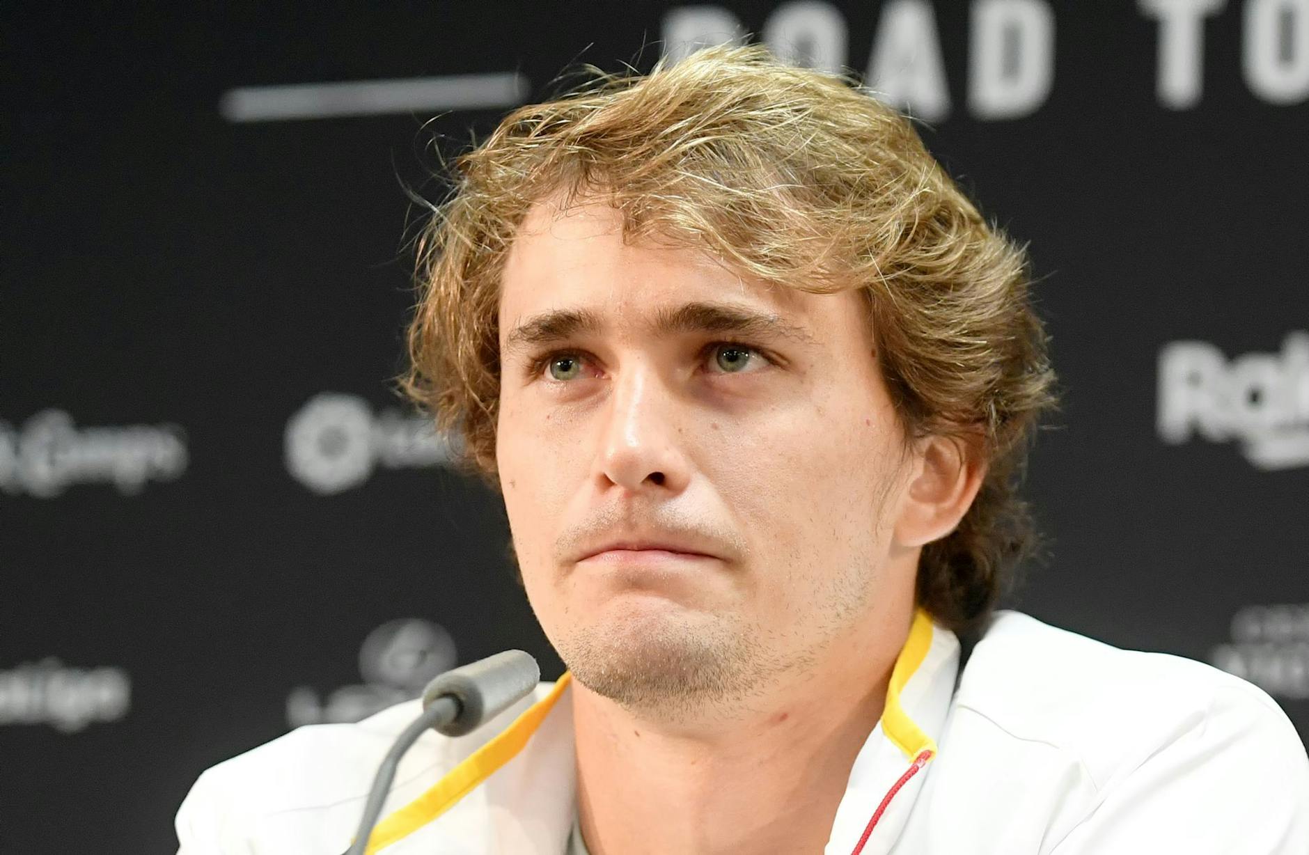 ARCHIV - Tennisstar Alexander Zverev gibt beim Diriyah Tennis Cup in Saudi-Arabien sein Comeback nach einem halben Jahr Pause. -Agentur GmbH/dpa