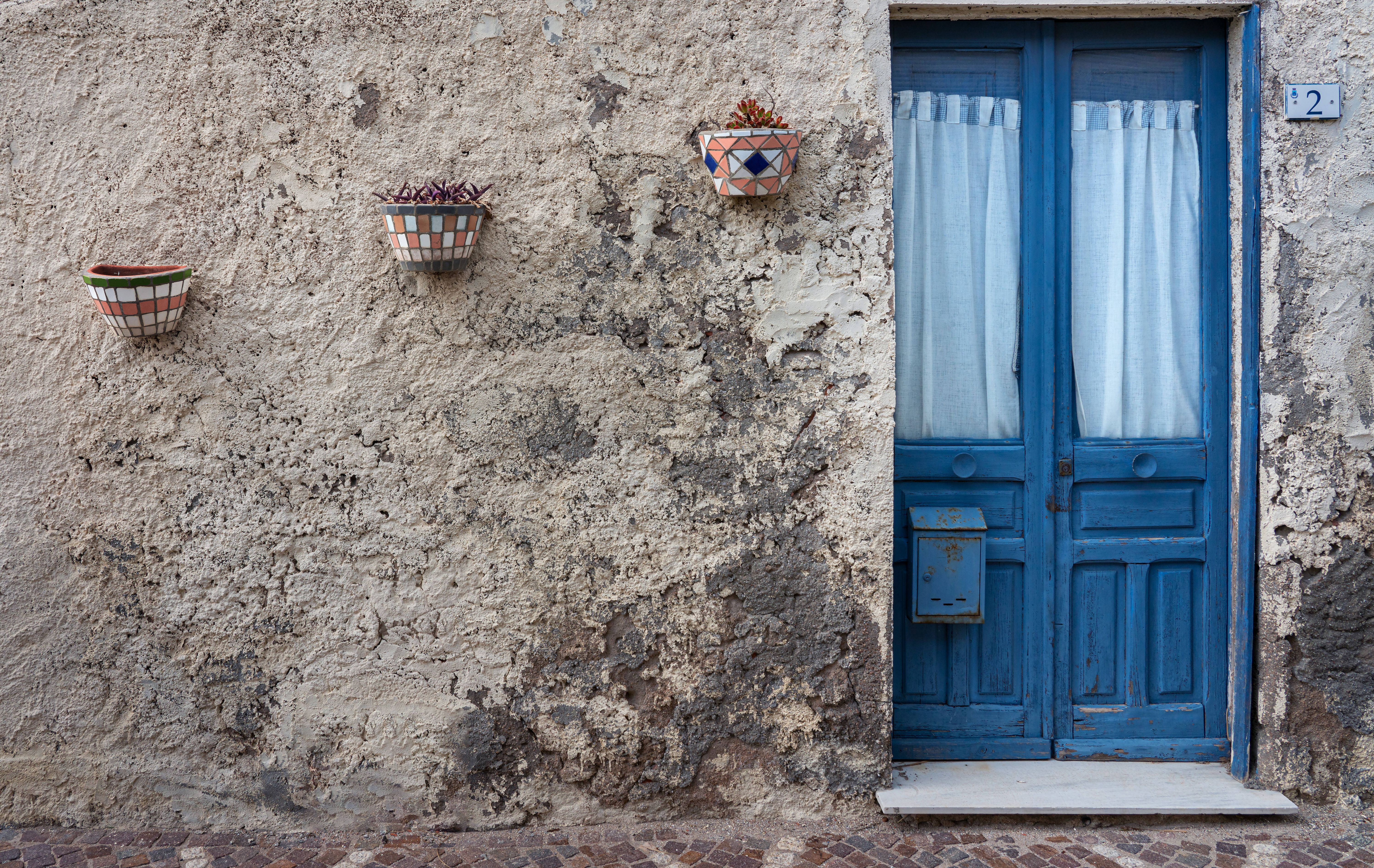 Einen Monat tot in seiner Wohnung: Leiche von deutschem Rentner am Weihnachtstag gefunden!